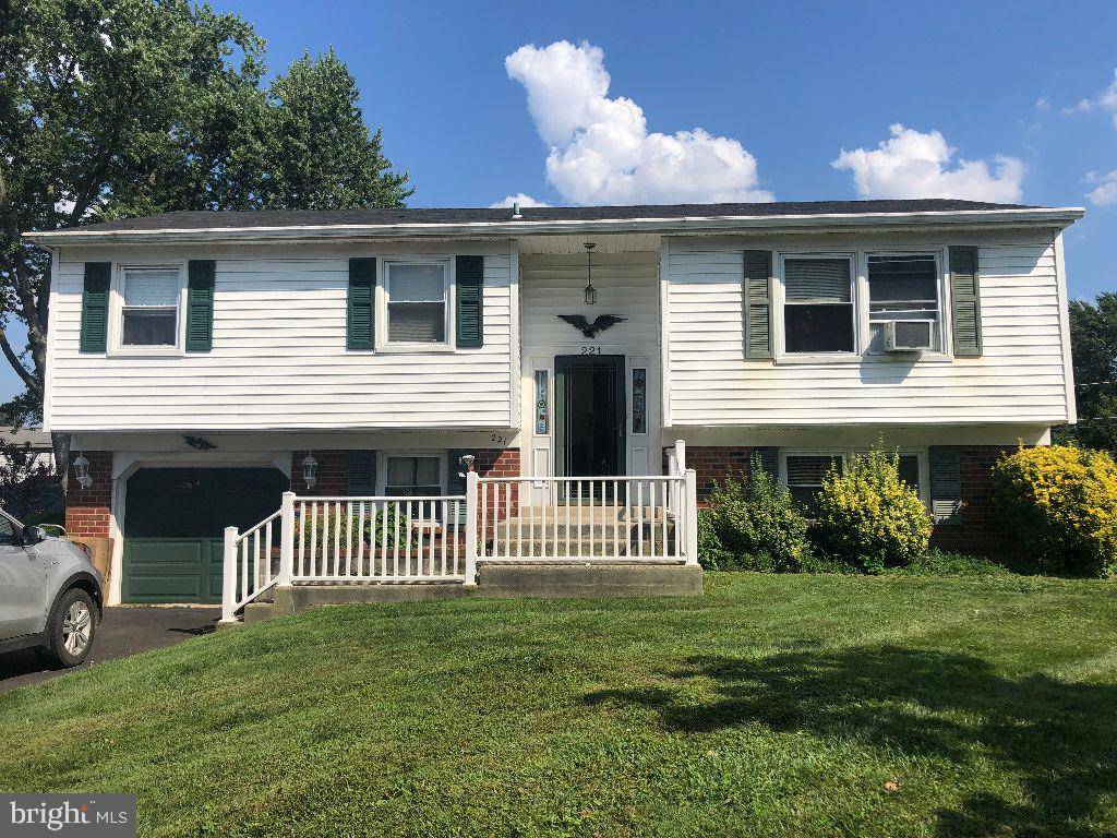 Warminster, PA 18974,221 WELLINGTON DR