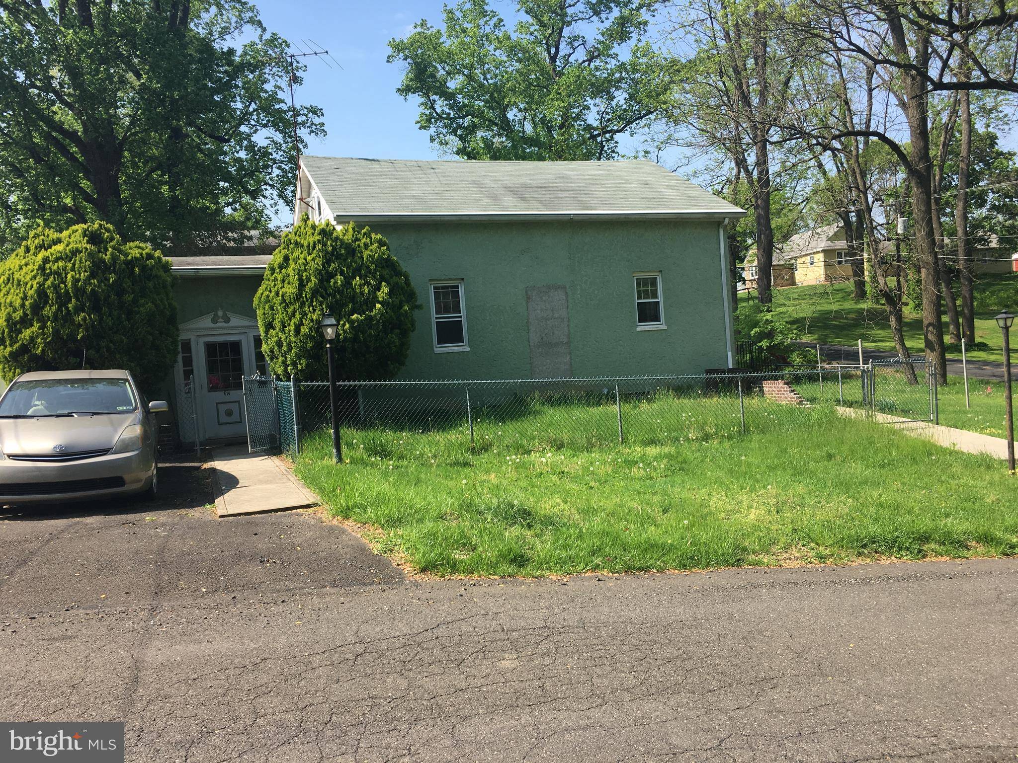 Langhorne, PA 19047,614 KNOLL AVE