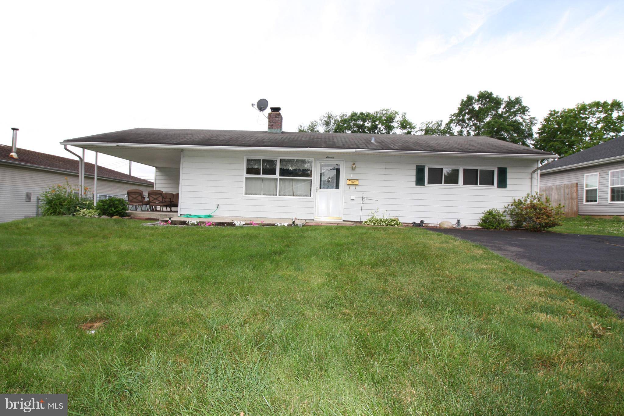 Levittown, PA 19054,11 TAPERED OAK LN