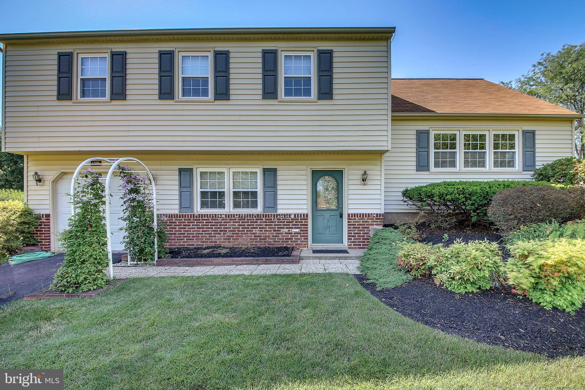 Warrington, PA 18976,1296 MORGAN HORSE DR