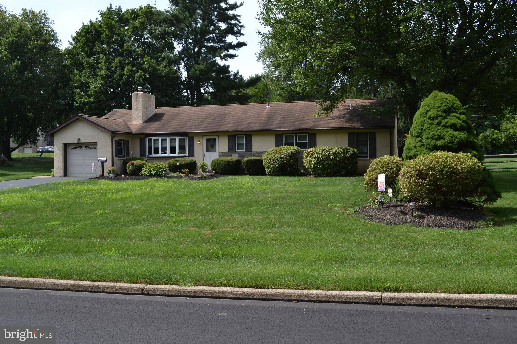 Warminster, PA 18974,806 BLOSSOM RD