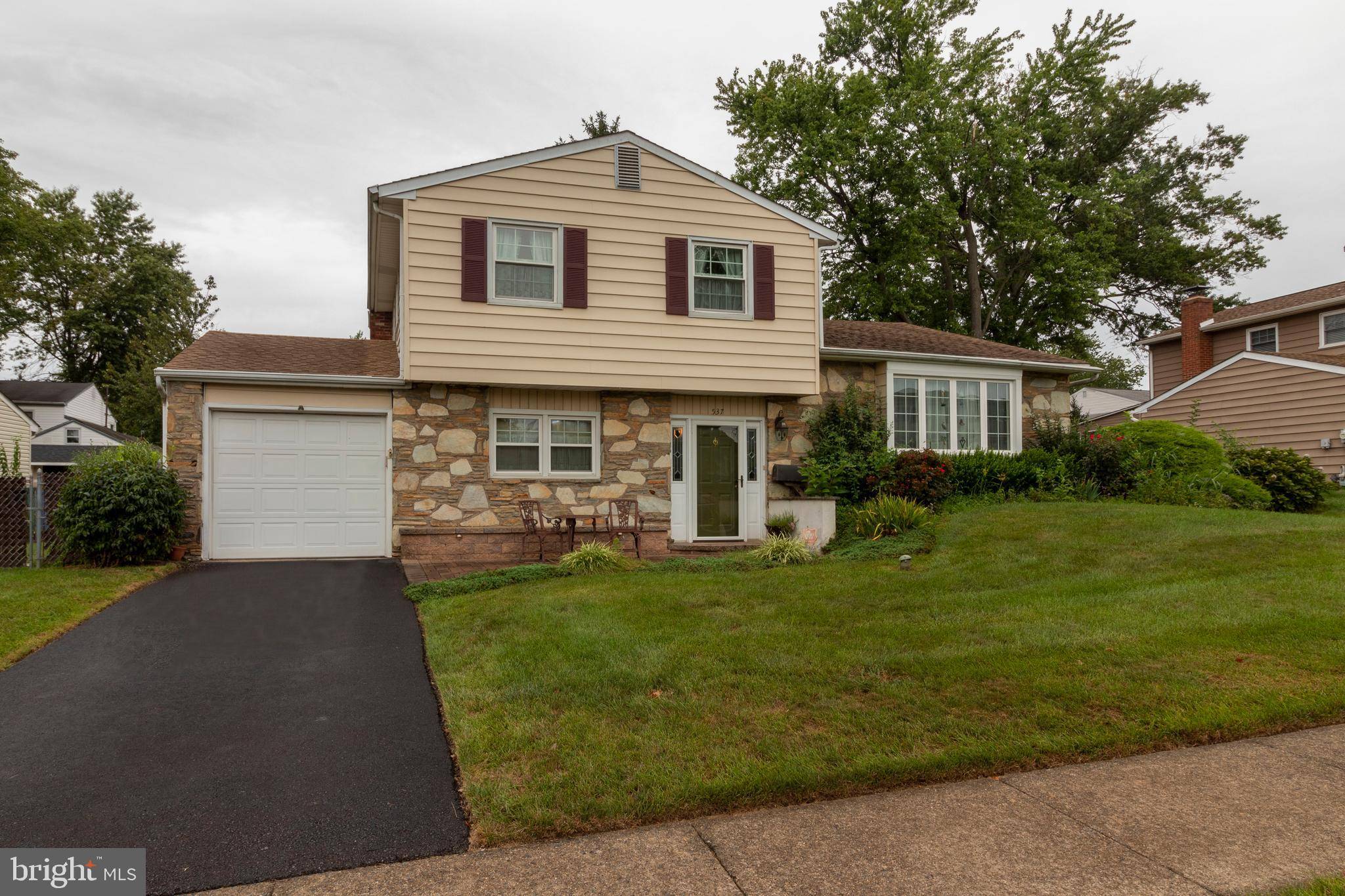 Fairless Hills, PA 19030,537 CASSINGHAM RD