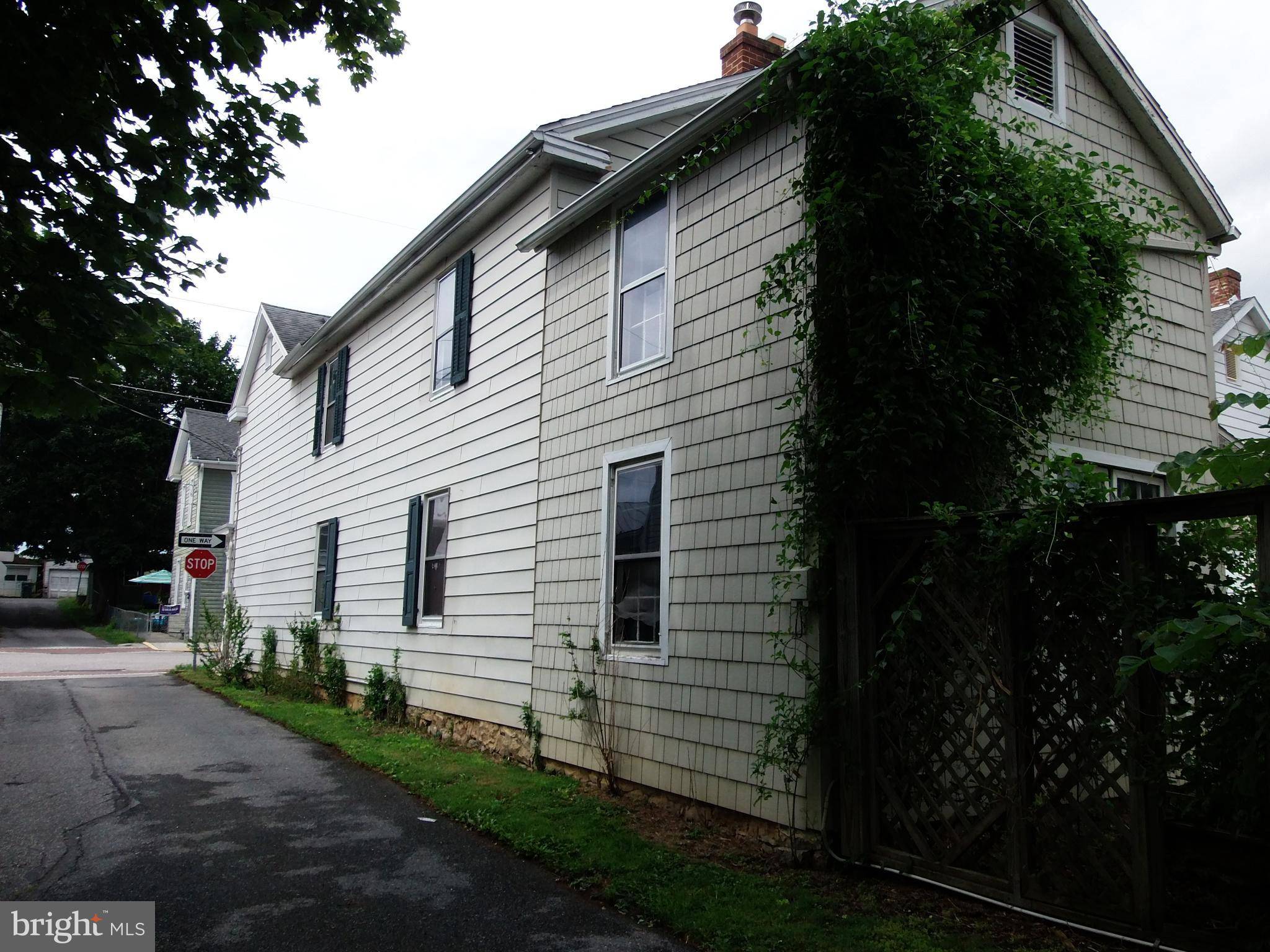 Newville, PA 17241,24 CHESTNUT ST