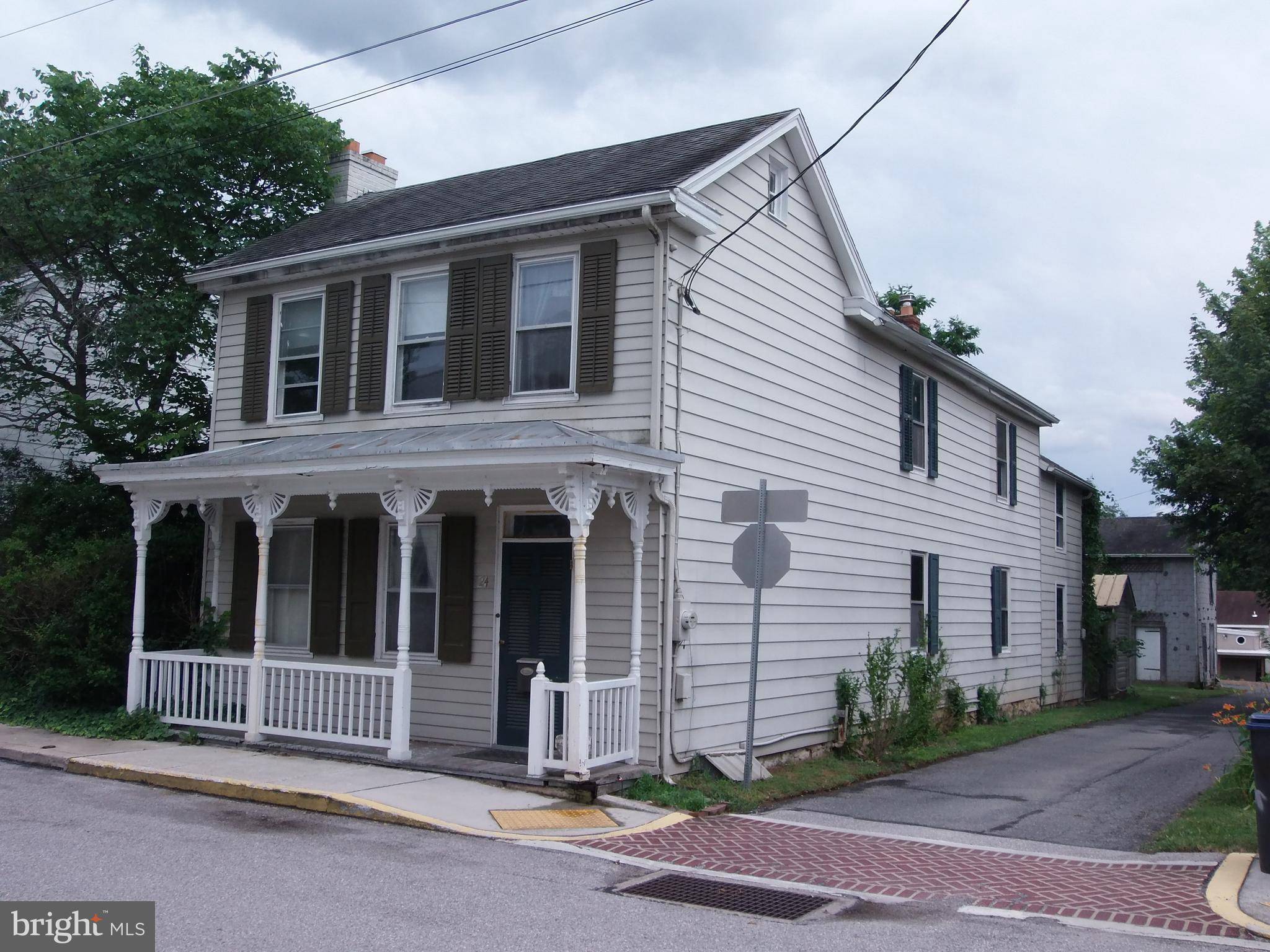 Newville, PA 17241,24 CHESTNUT ST