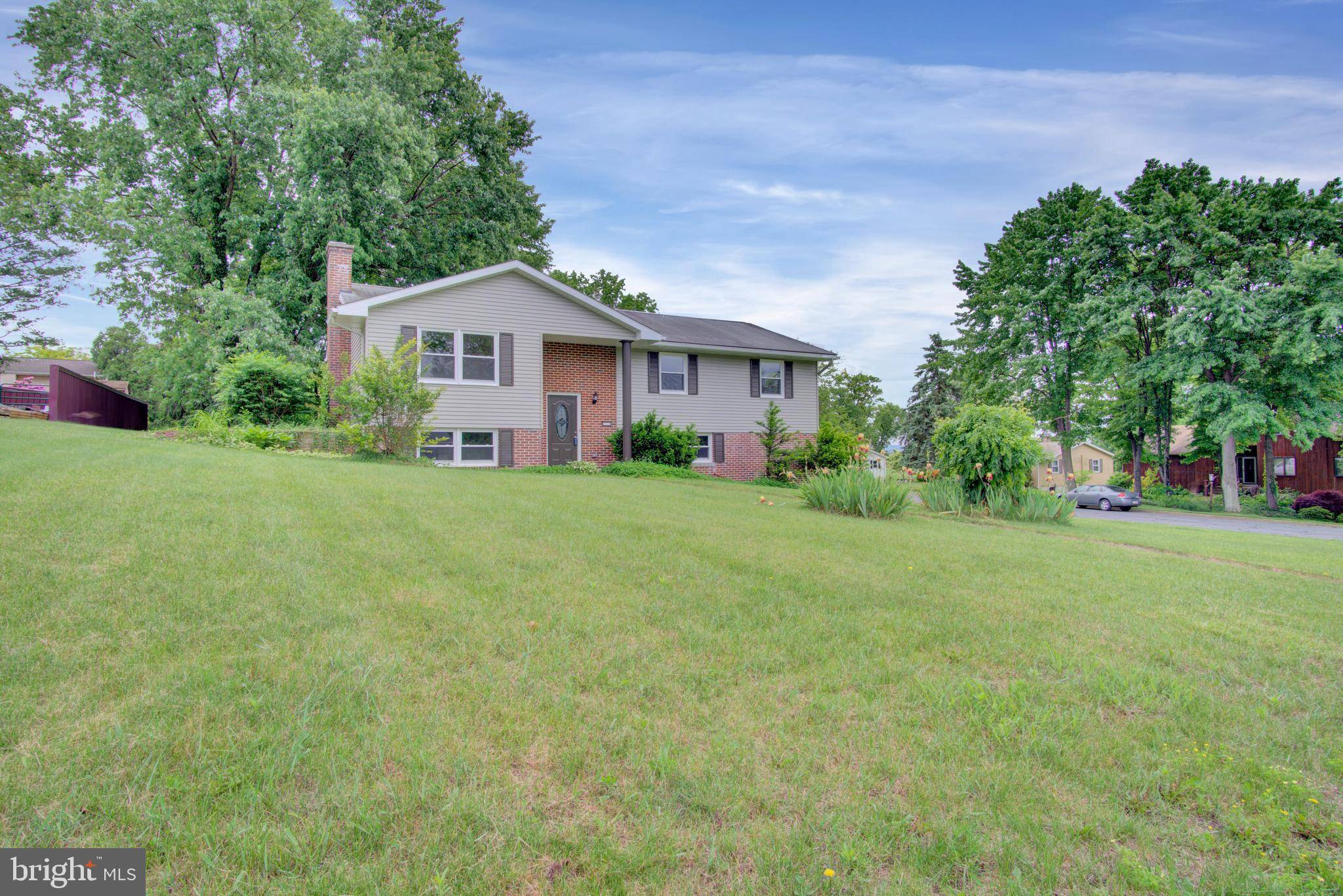 Carlisle, PA 17013,70 MOONGALE DR