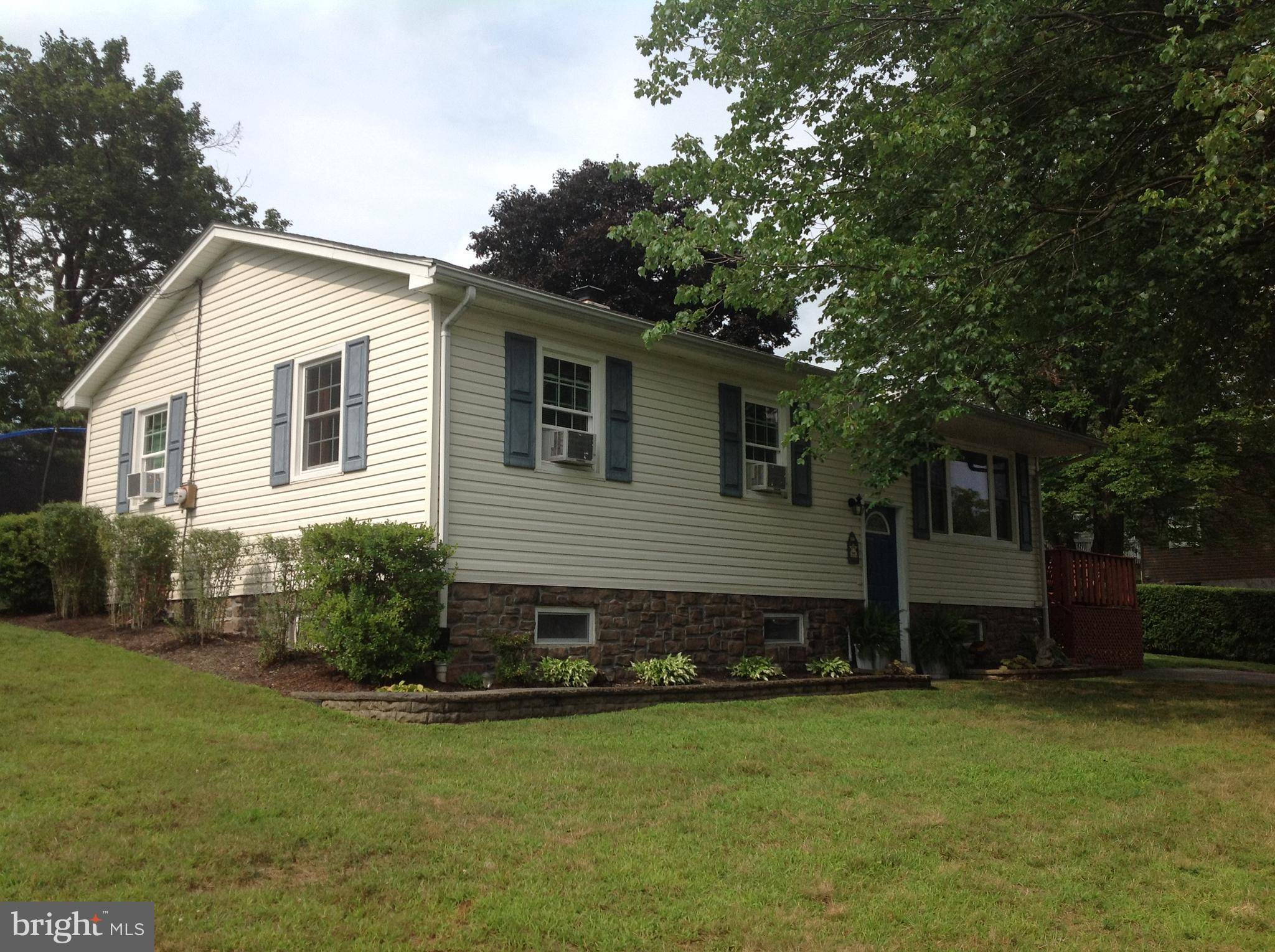 Millersburg, PA 17061,914 MEADOW LN