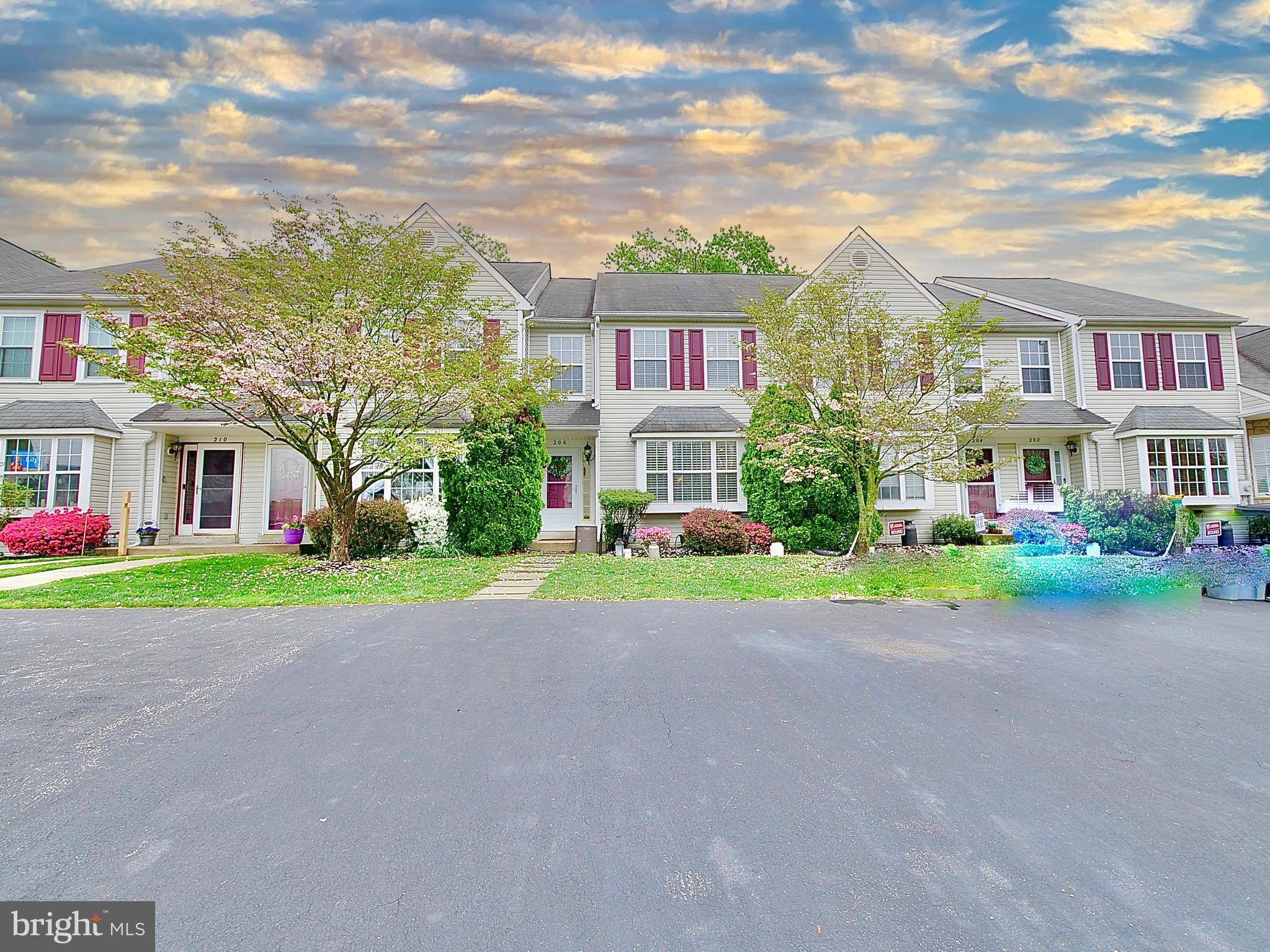 Aston, PA 19014,206 SPRING VALLEY WAY