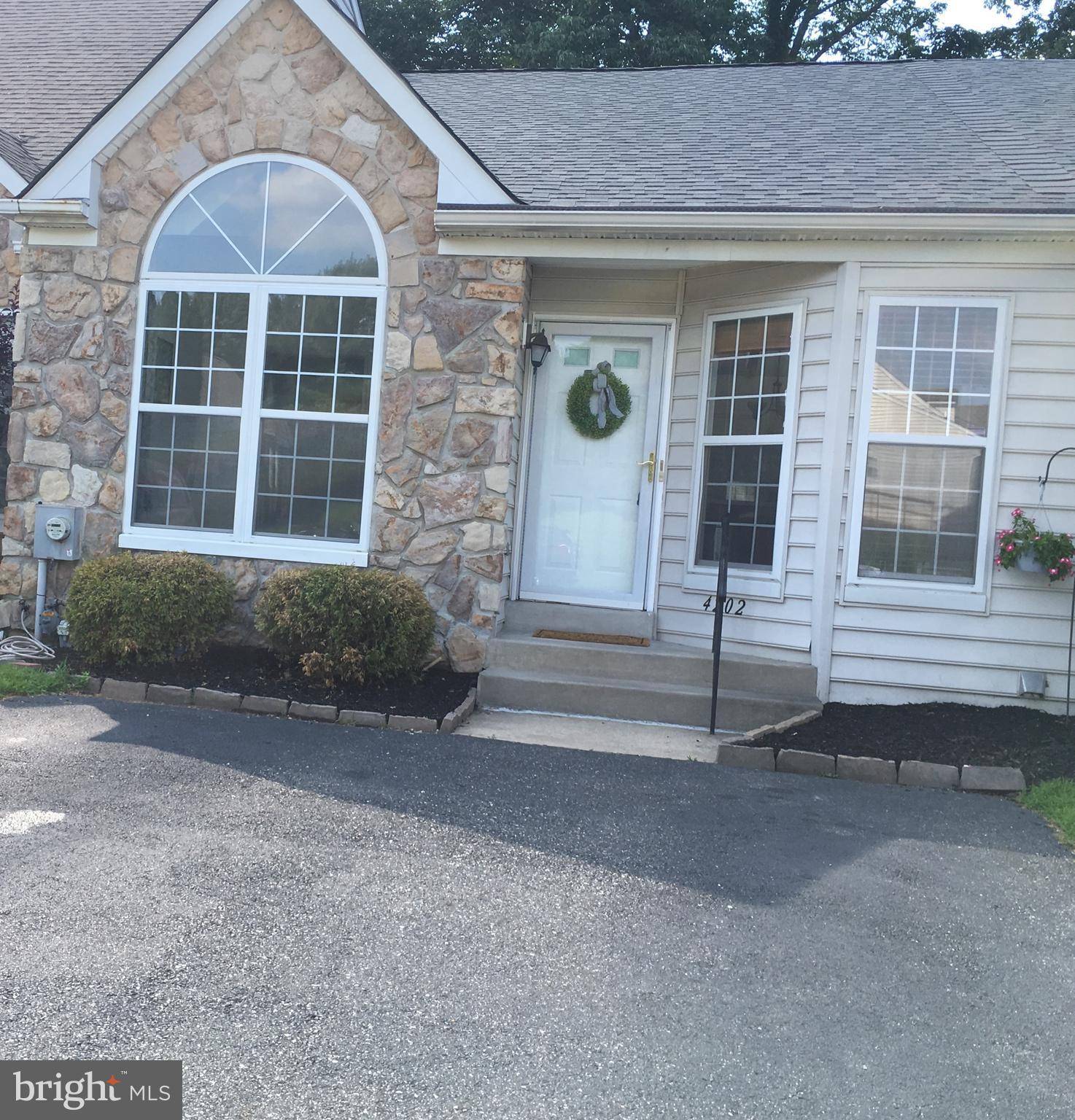 Aston, PA 19014,4202 CHATHAM CIR