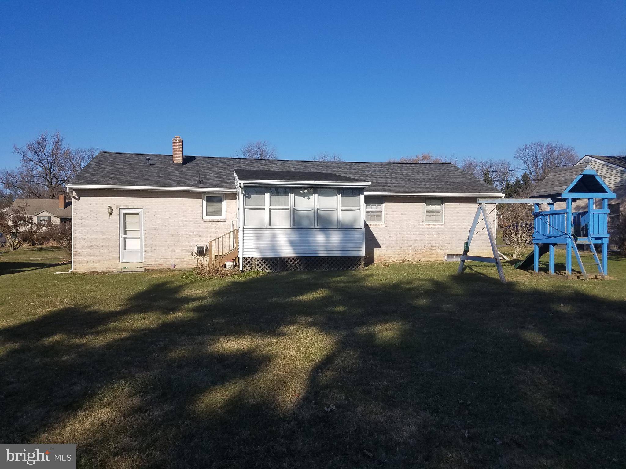 Leola, PA 17540,301 SUN VALLEY DR