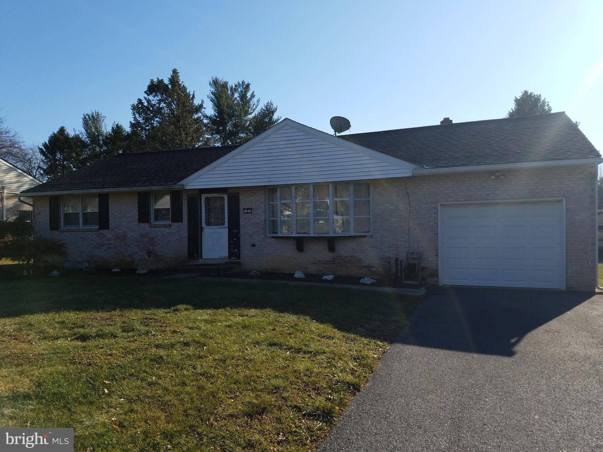 Leola, PA 17540,301 SUN VALLEY DR