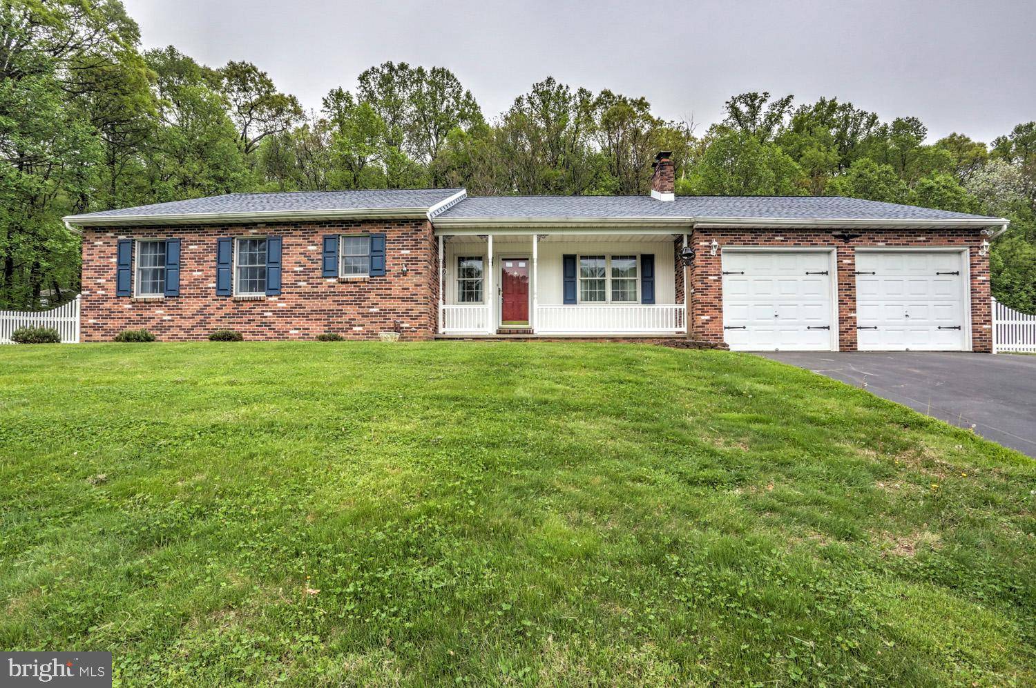 Pequea, PA 17565,106 OAK GLEN DR