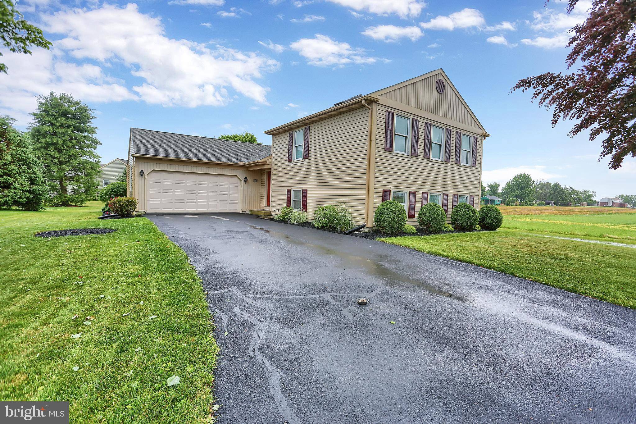 New Holland, PA 17557,226 PINE LN