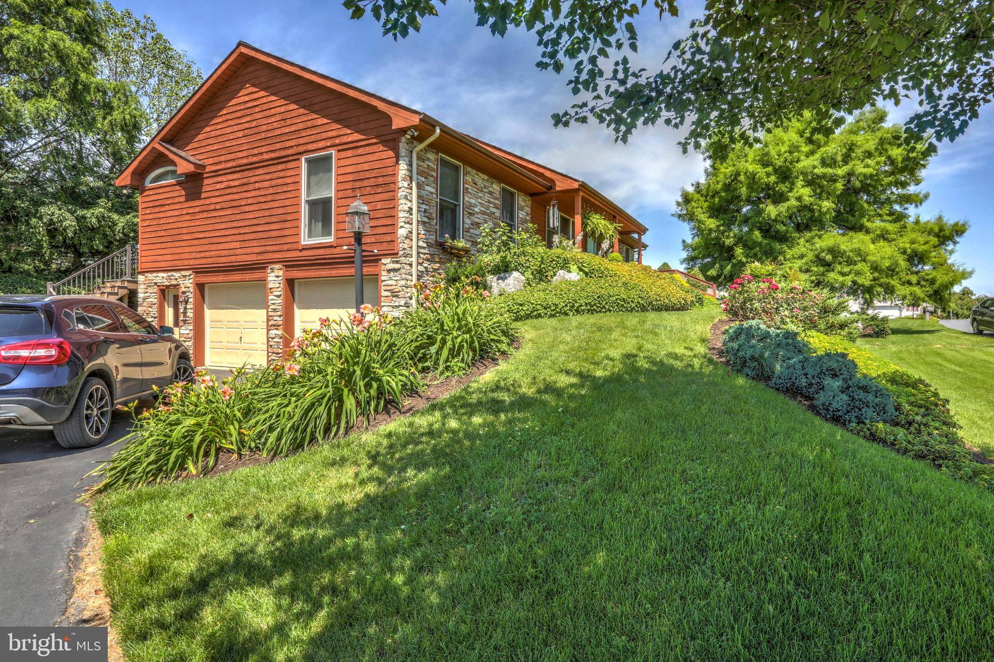 Mount Joy, PA 17552,272 FARMCREST LN