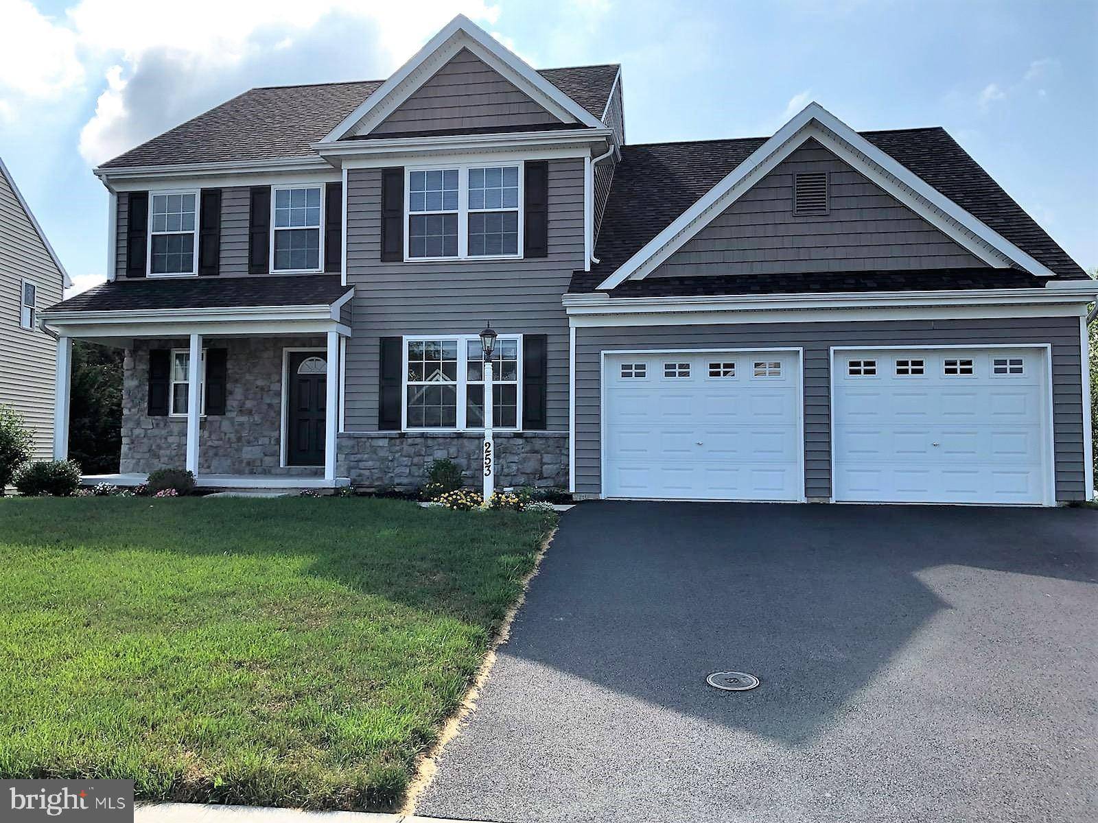 Manheim, PA 17545,253 CEDAR HOLW