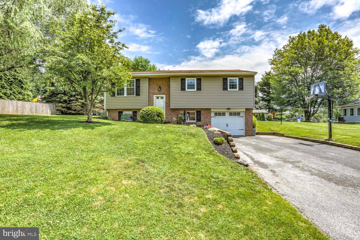 Lititz, PA 17543,106 SHARONA DR