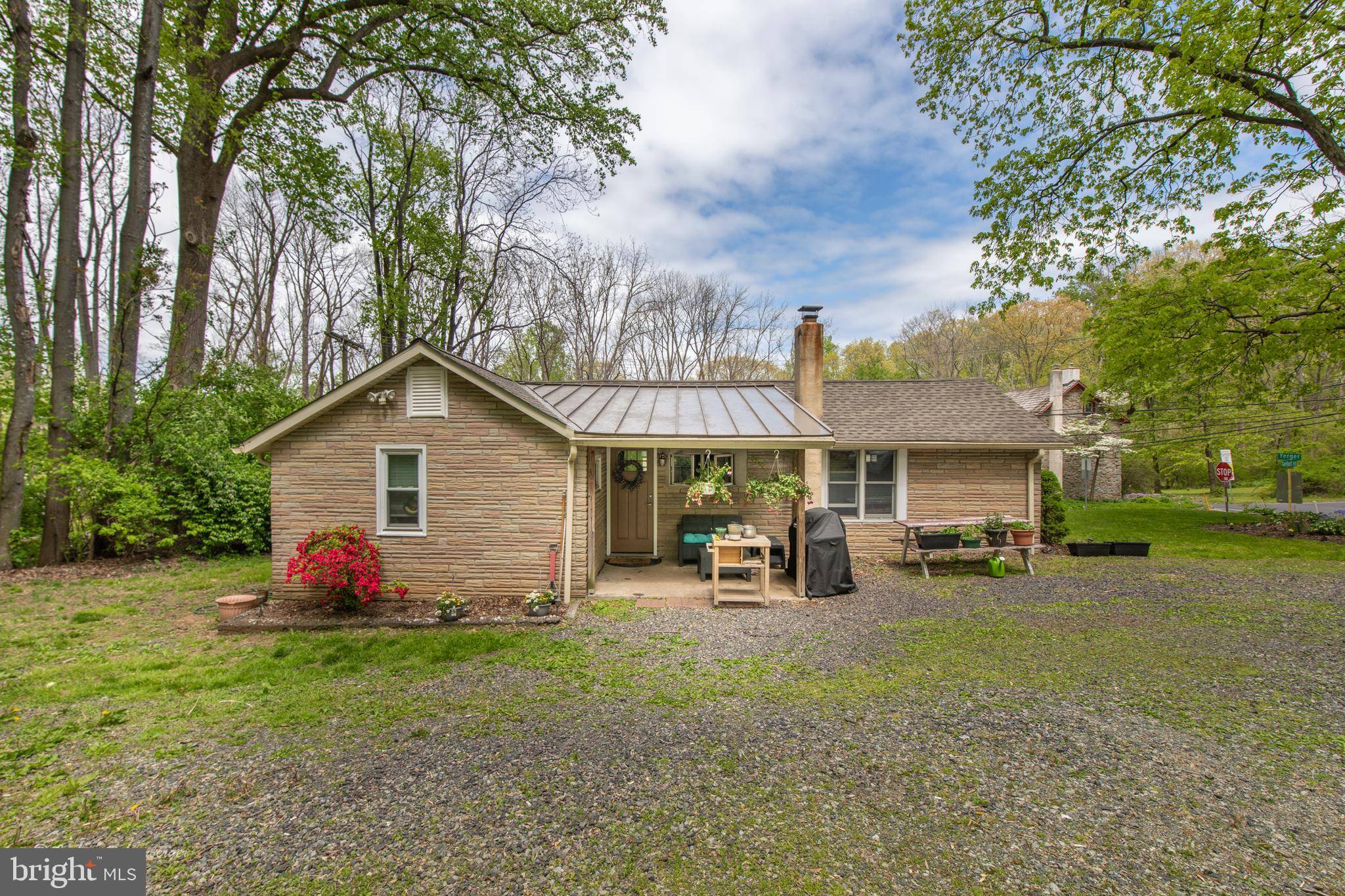 Schwenksville, PA 19473,102 YERGER RD