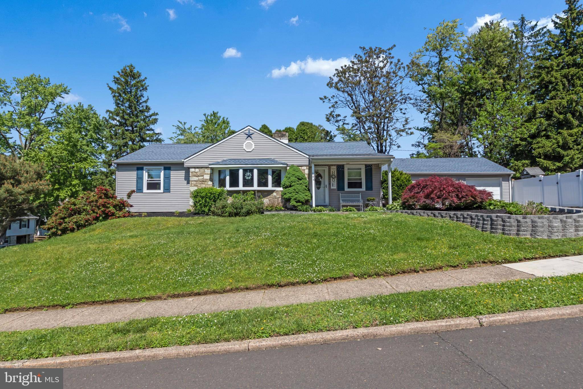 Huntingdon Valley, PA 19006,966 CLAIRE AVE