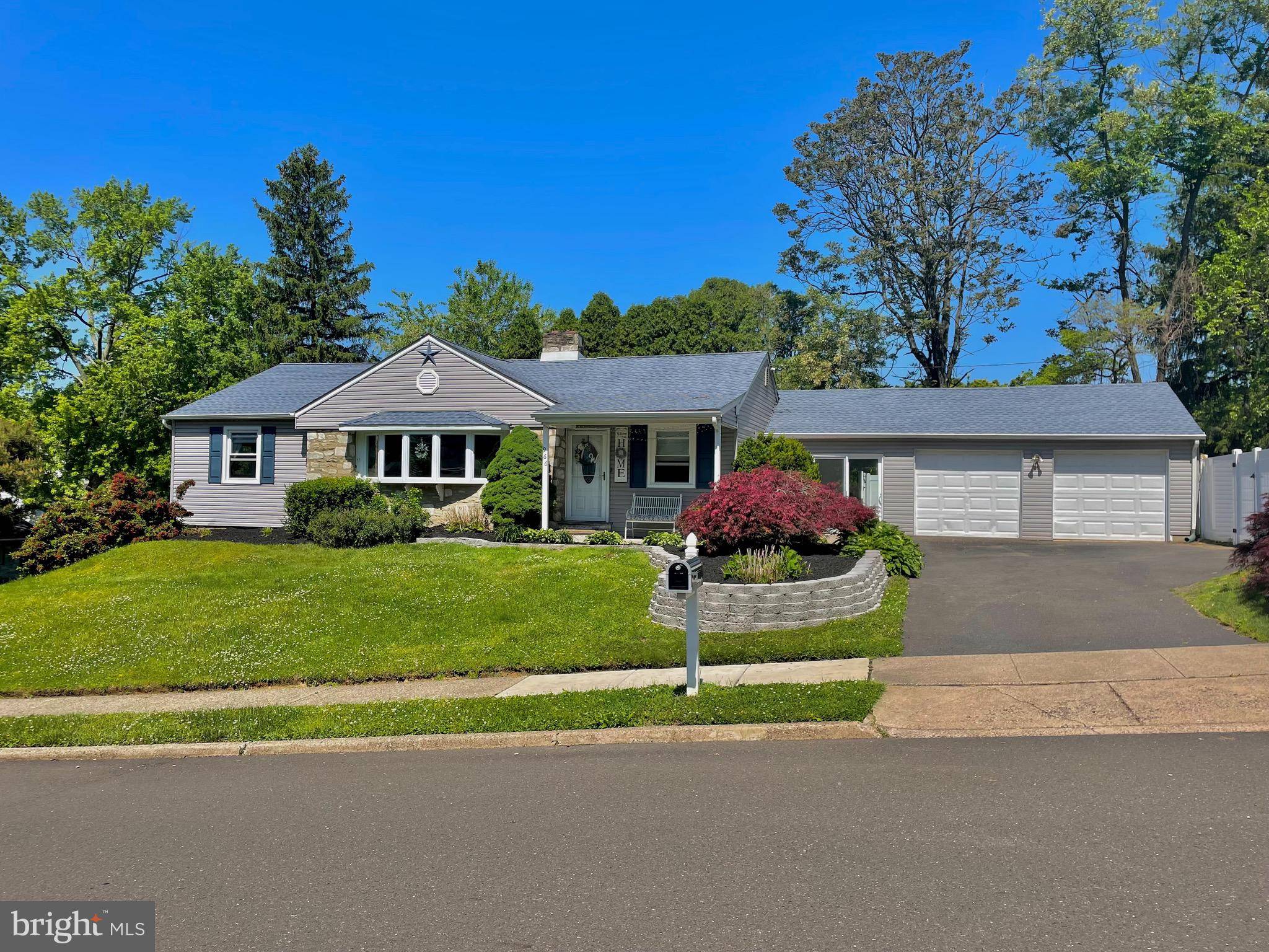 Huntingdon Valley, PA 19006,966 CLAIRE AVE