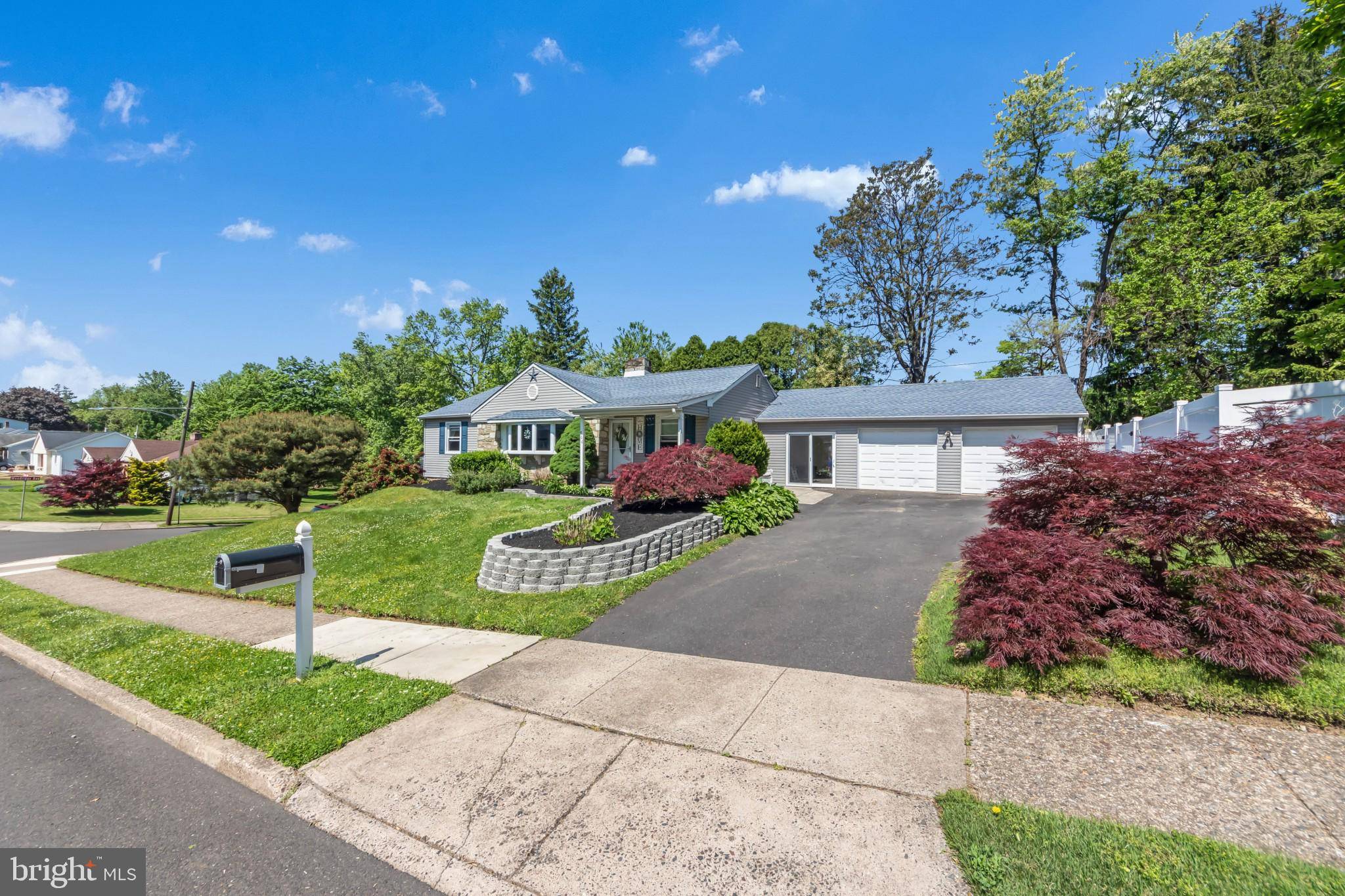 Huntingdon Valley, PA 19006,966 CLAIRE AVE