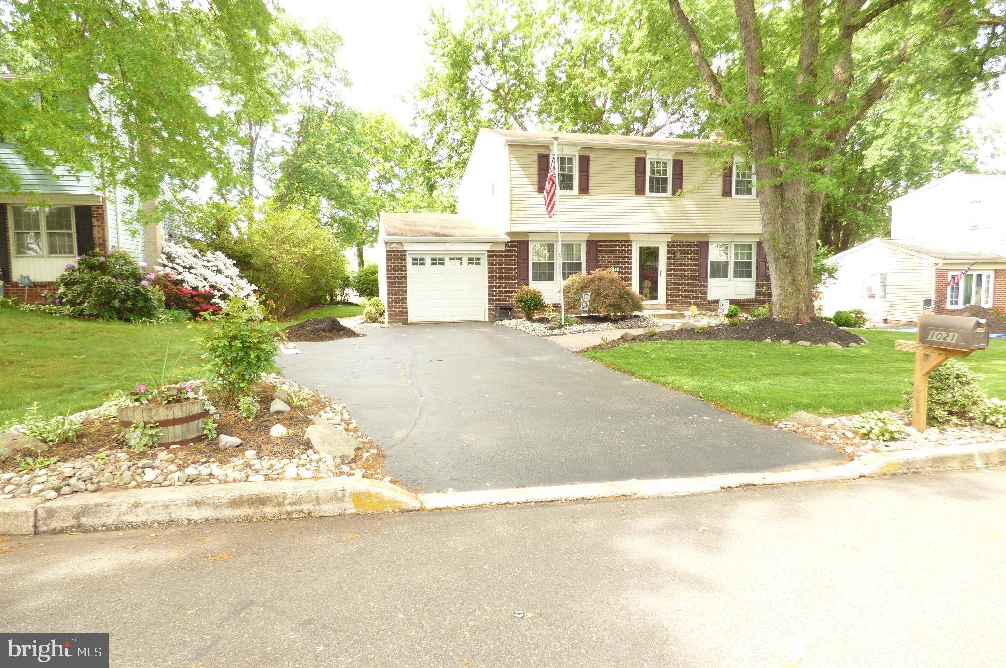 Pennsburg, PA 18073,1021 LAKE LN