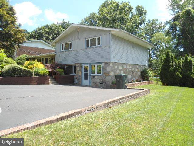 Huntingdon Valley, PA 19006,951 HENRIETTA AVE