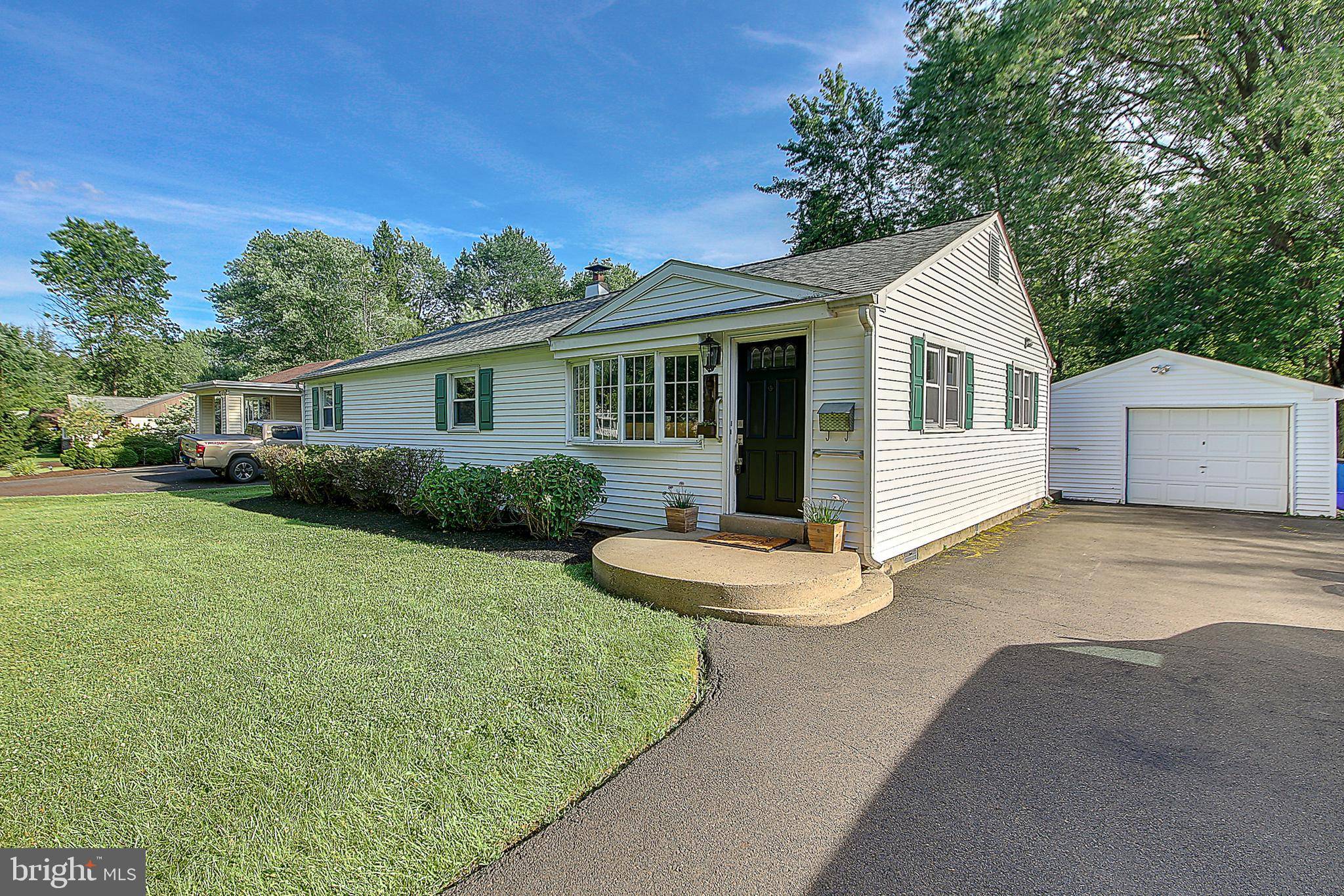 Hatboro, PA 19040,517 SHERWOOD LN