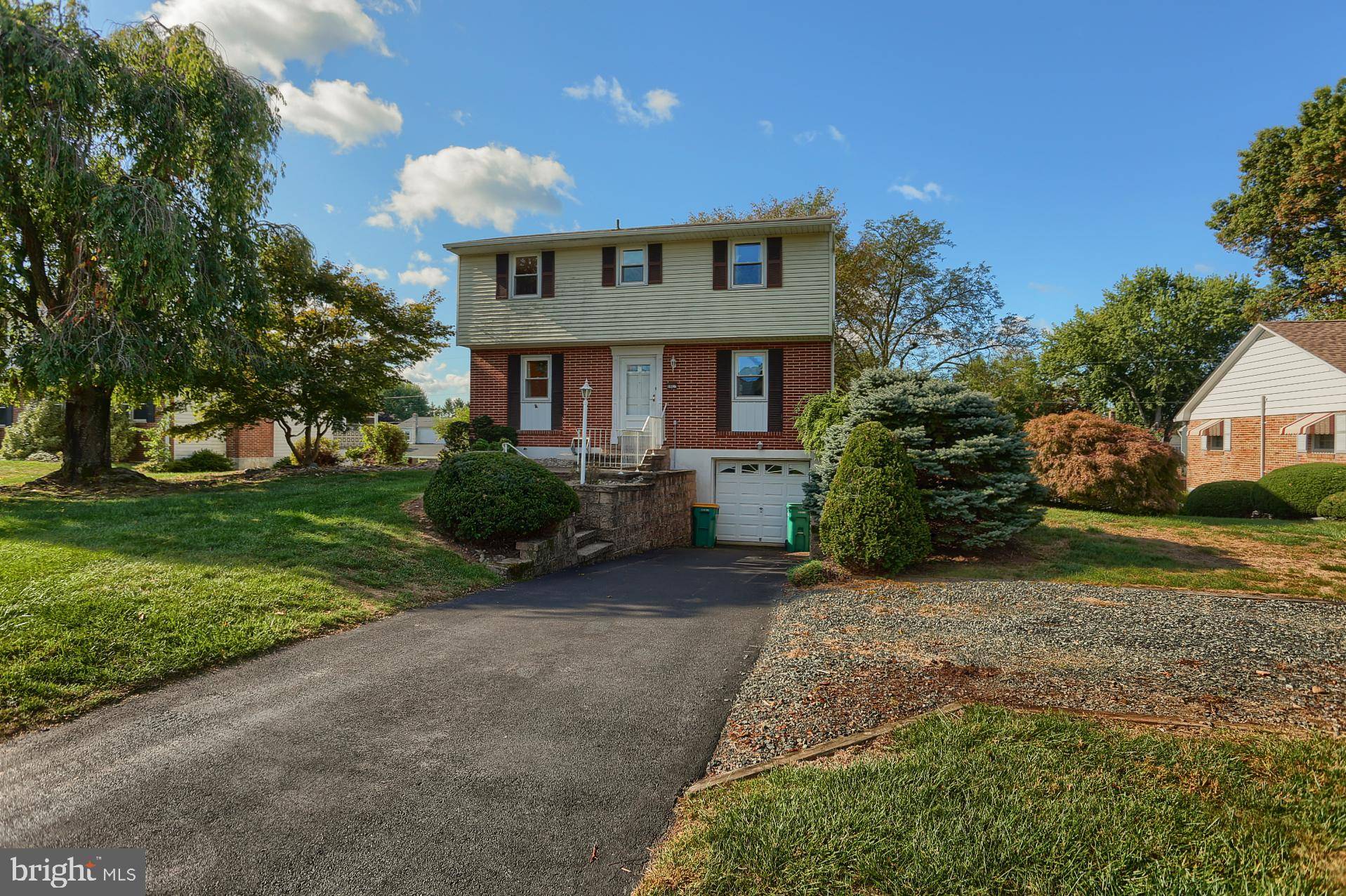 Pennsburg, PA 18073,1007 LAKEVIEW TER