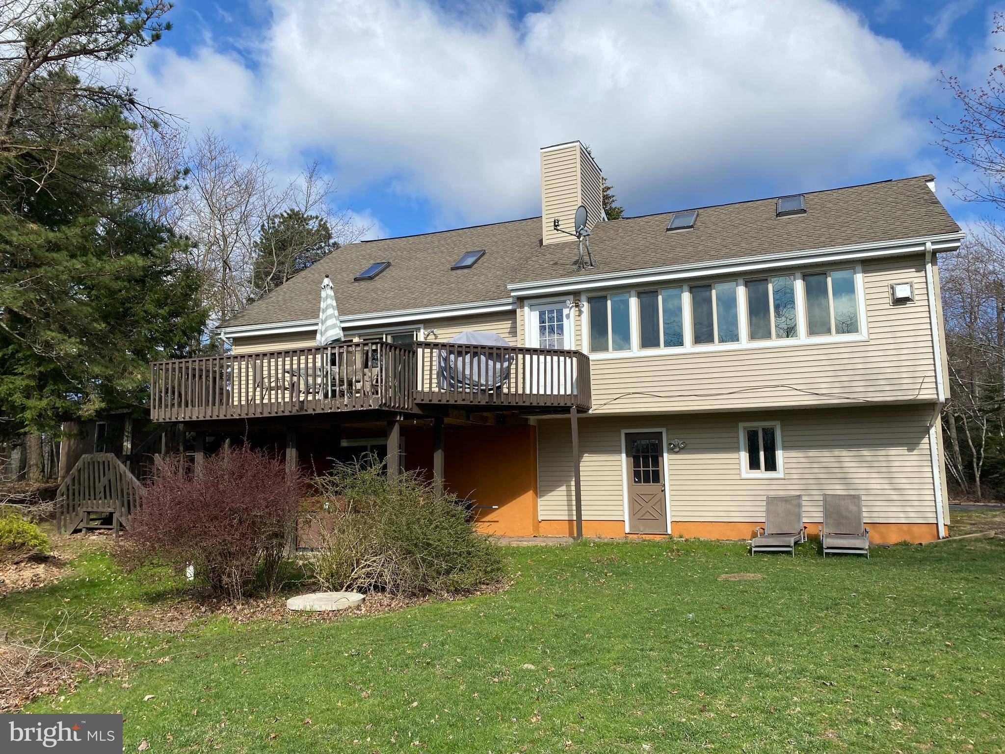 Long Pond, PA 18334,668 CLEARVIEW DR