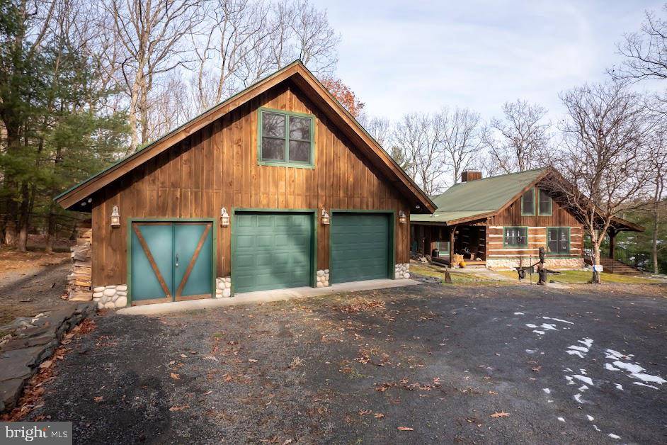 Dingmans Ferry, PA 18328,127 OTTER LN