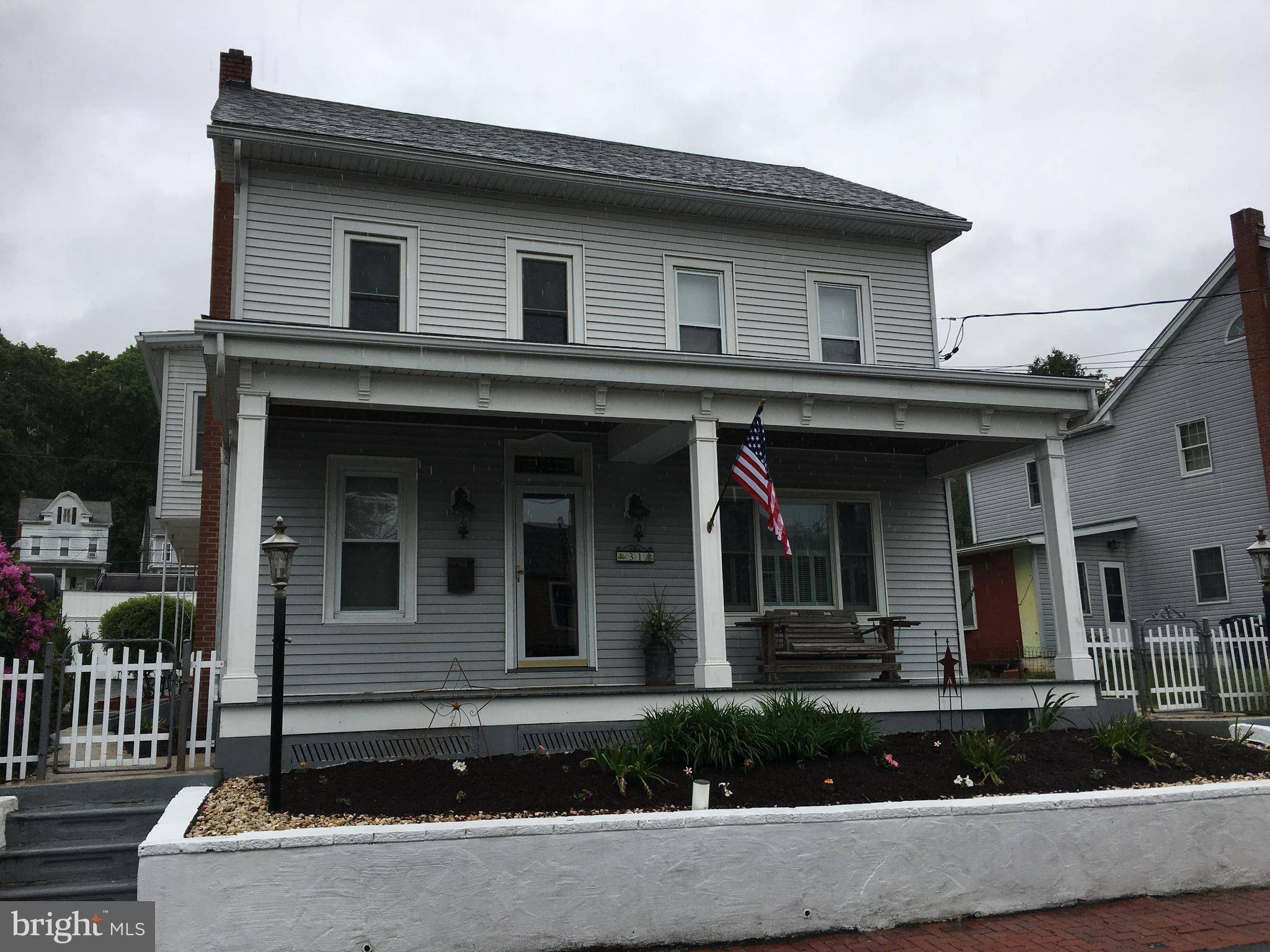 Cressona, PA 17929,31 GROVE ST