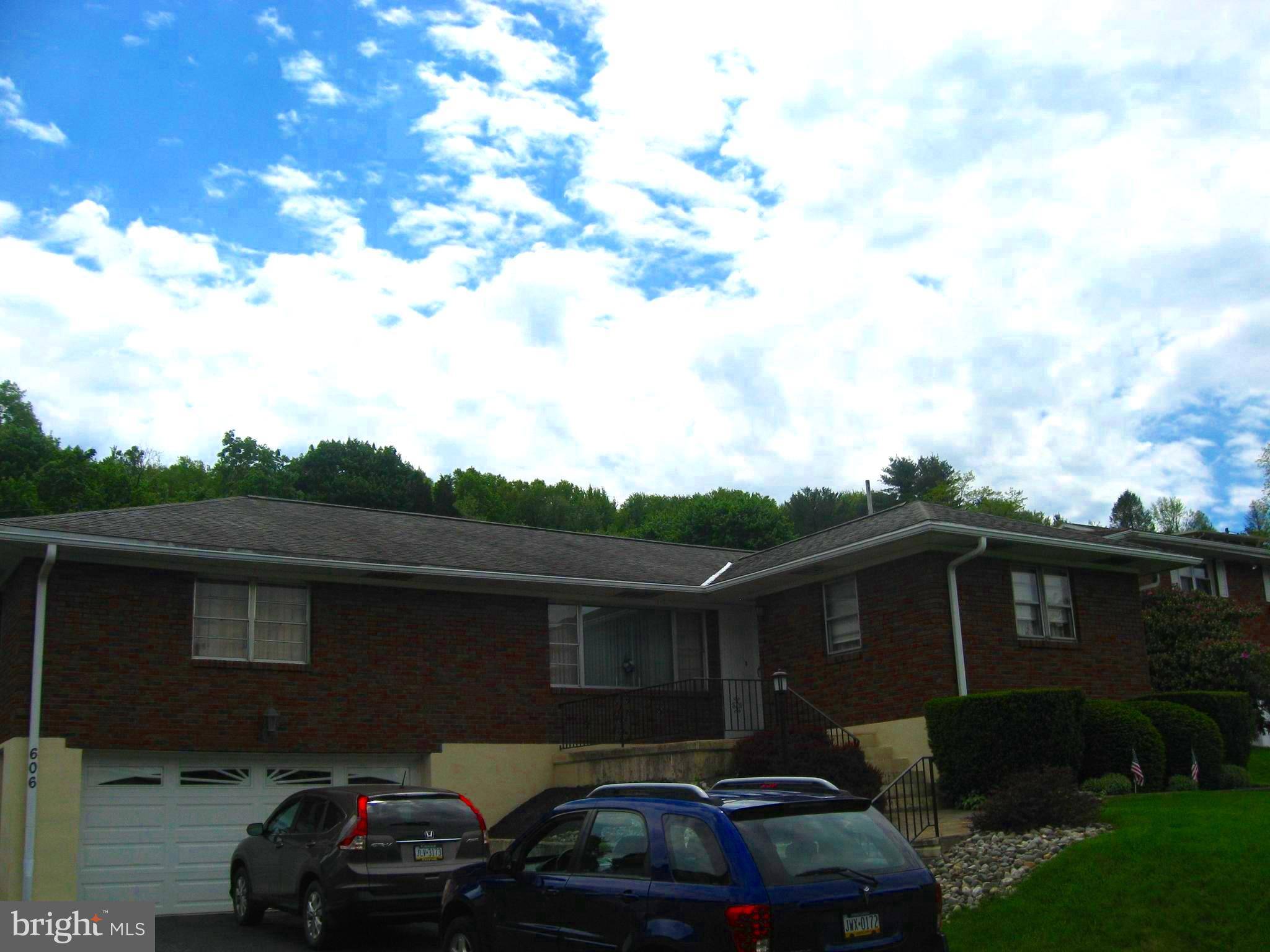 Saint Clair, PA 17970,606 WADE RD