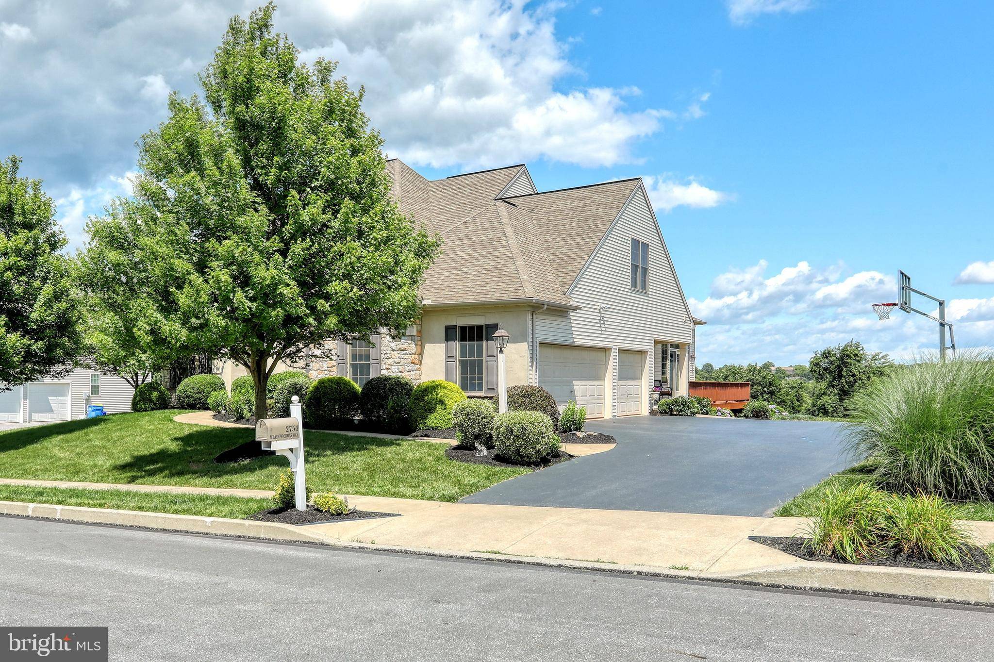 York, PA 17402,2754 MEADOW CROSS WAY