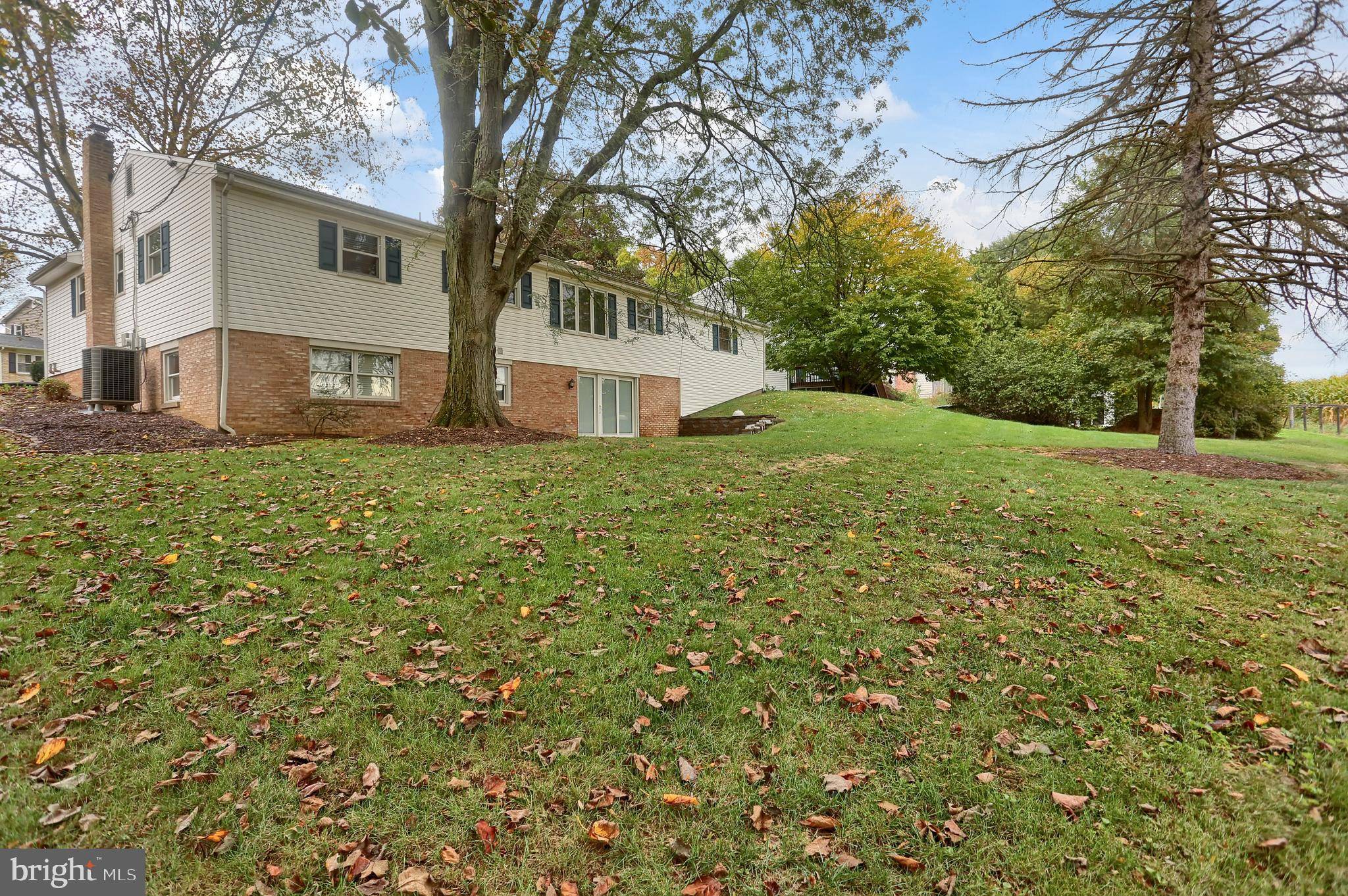 Camp Hill, PA 17011,4 MEADOW DR