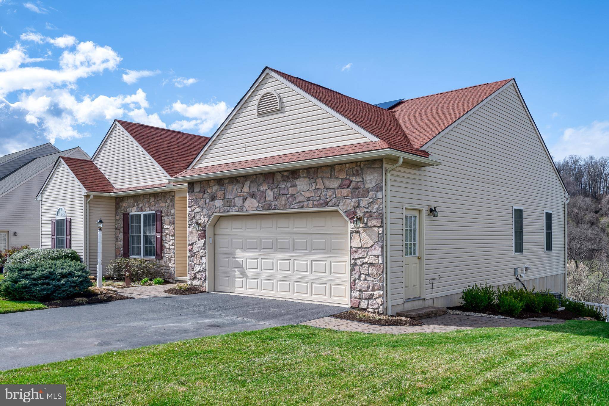 Mount Wolf, PA 17347,160 BRENDAN MEWS