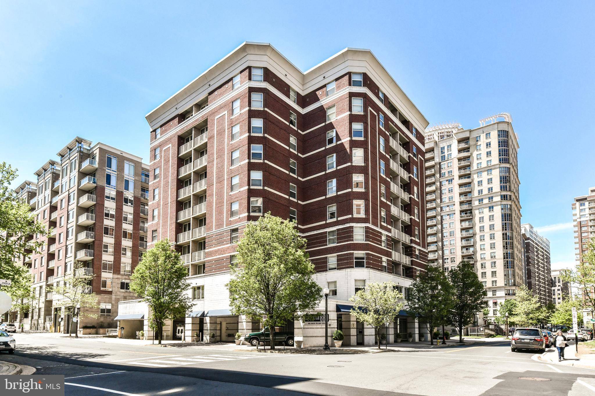 Arlington, VA 22203,880 N POLLARD ST #221