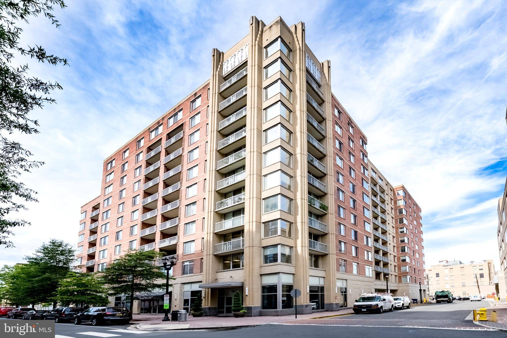 Arlington, VA 22201,1020 N HIGHLAND ST #221