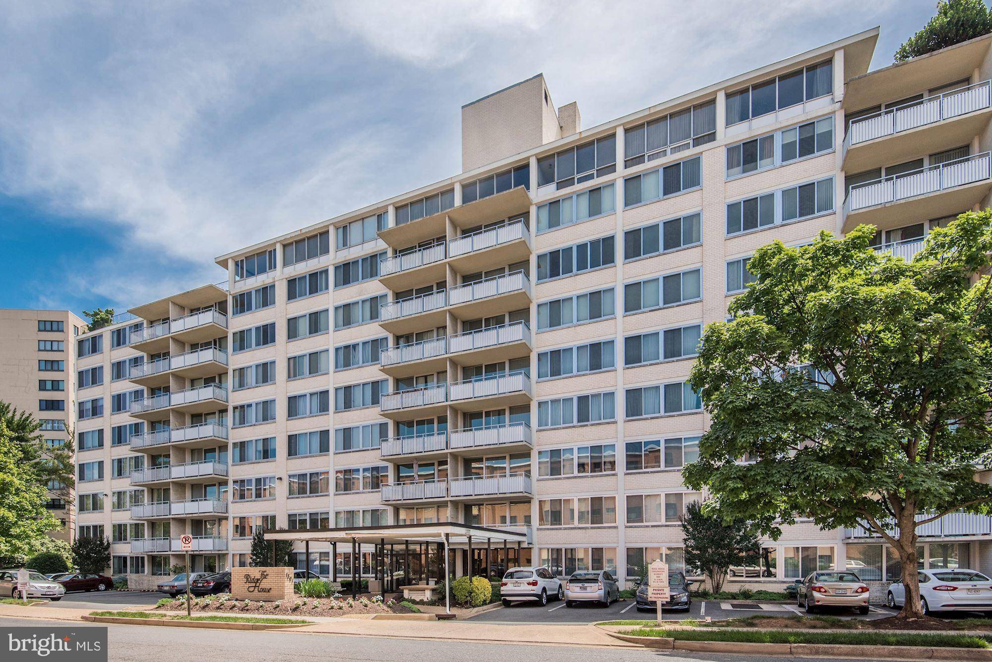 Arlington, VA 22202,1301 S ARLINGTON RIDGE RD #202