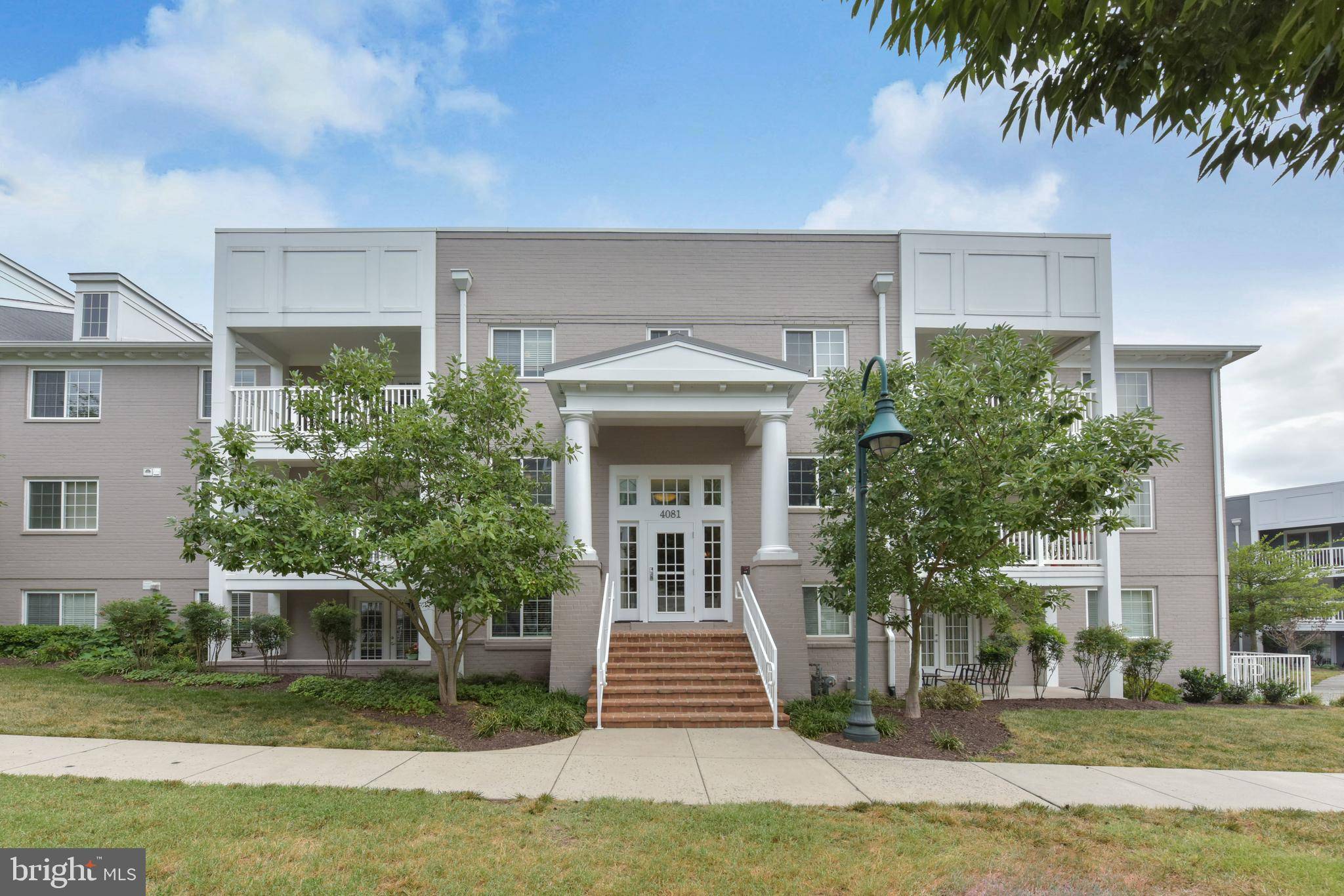 Arlington, VA 22204,4081 S FOUR MILE RUN DR #401