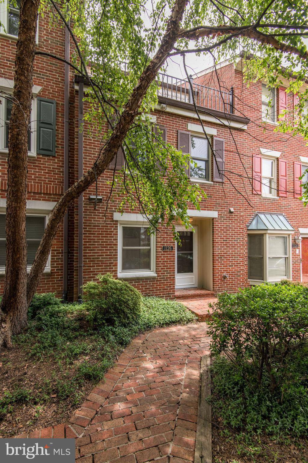 Arlington, VA 22201,1126 N TAYLOR ST #1