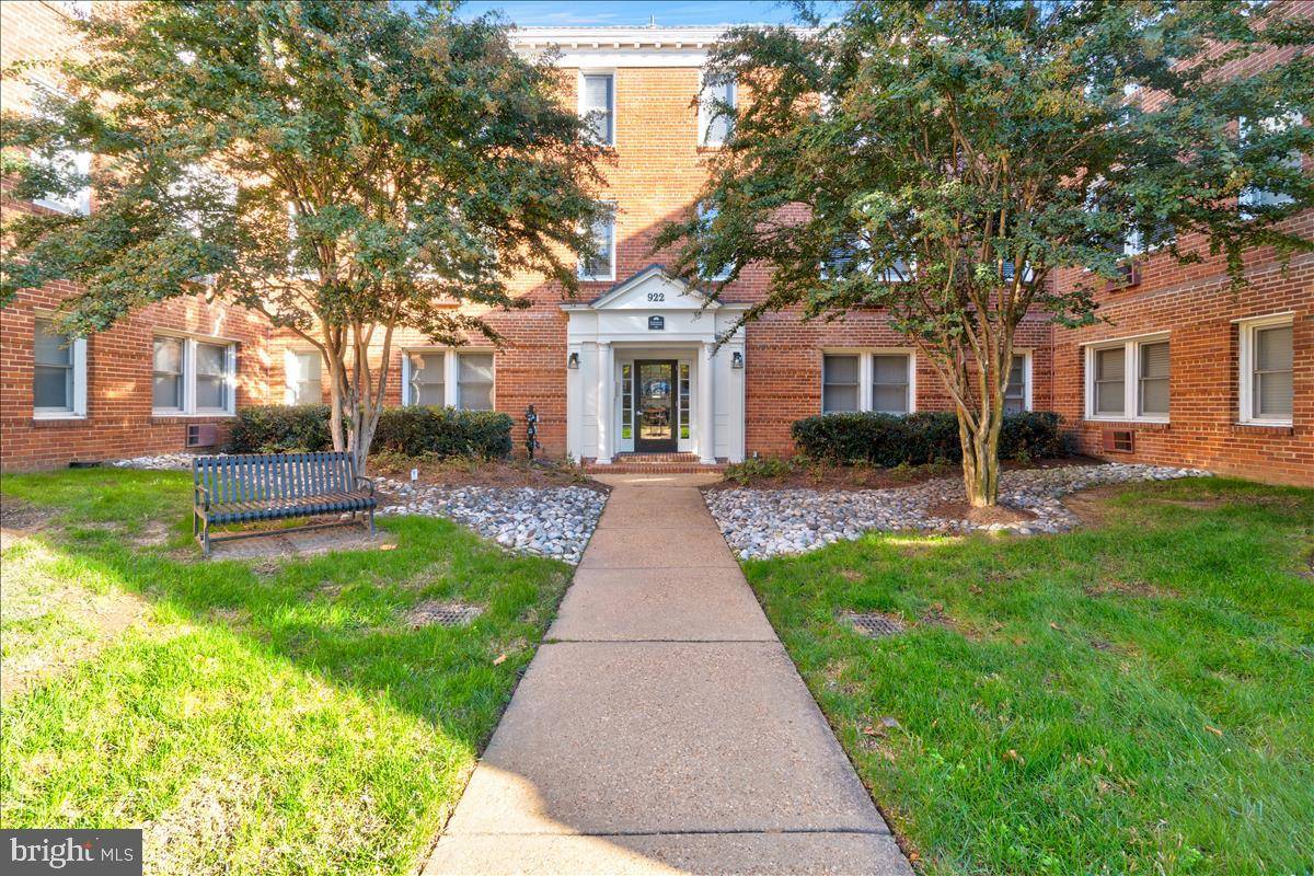 Alexandria, VA 22314,922 S WASHINGTON ST #302