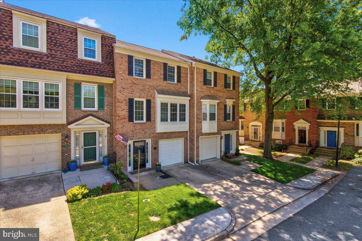 Alexandria, VA 22304,19 CARRIAGE HOUSE CIR