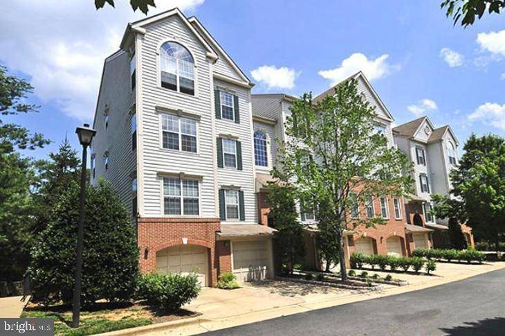 Alexandria, VA 22311,4689 LAWTON WAY #201