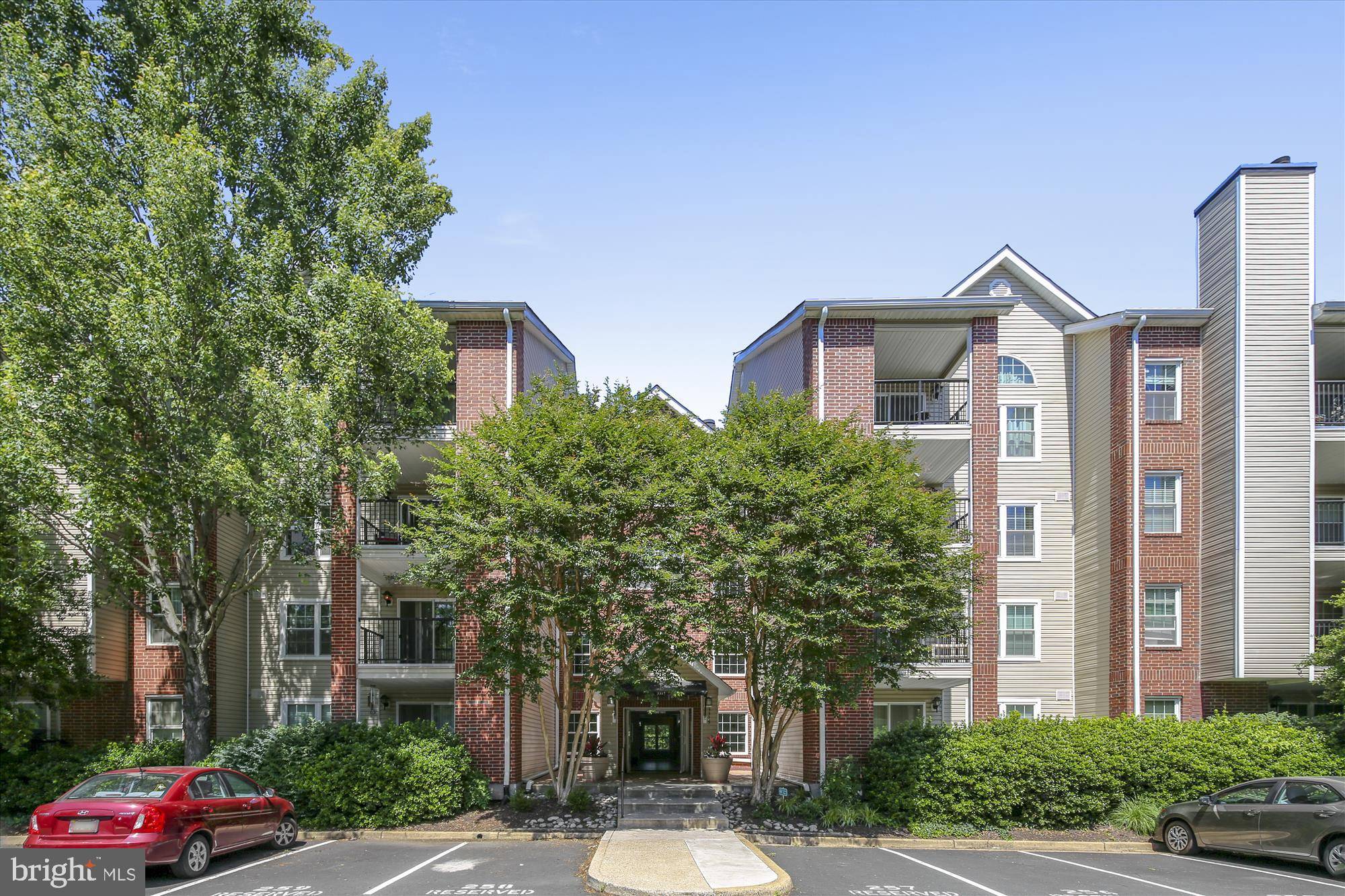 Alexandria, VA 22302,3315 WYNDHAM CIR #3230