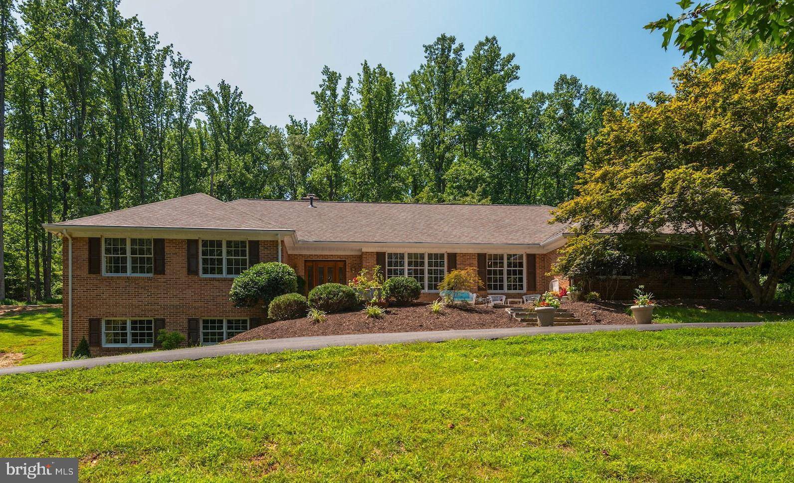 Broad Run, VA 20137,5920 HUNTON WOOD DR