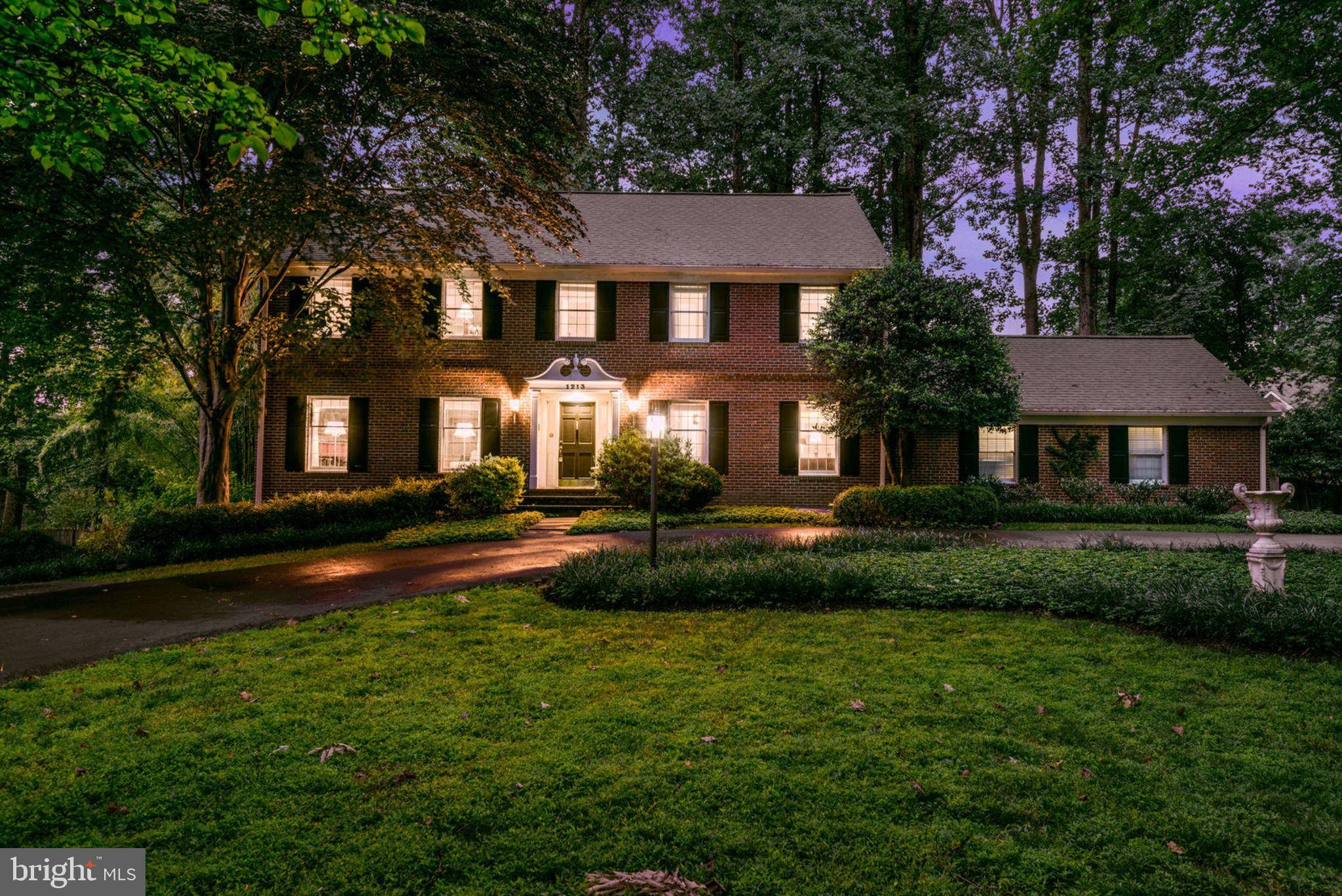 Mclean, VA 22102,1213 DAVISWOOD DR