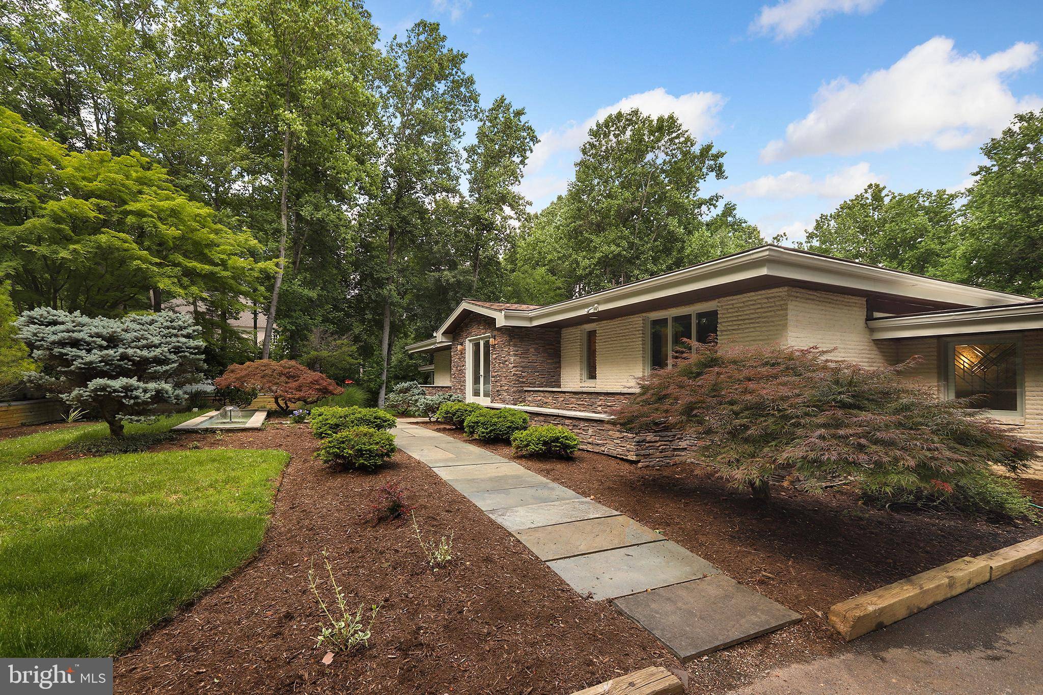 Mclean, VA 22102,1120 CEDRUS LN