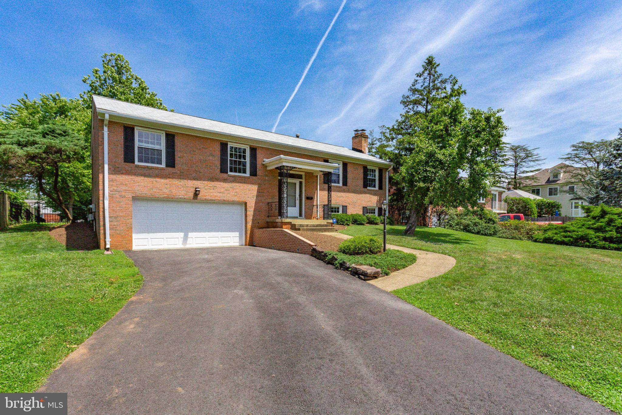 Mclean, VA 22101,1910 TORREGROSSA CT