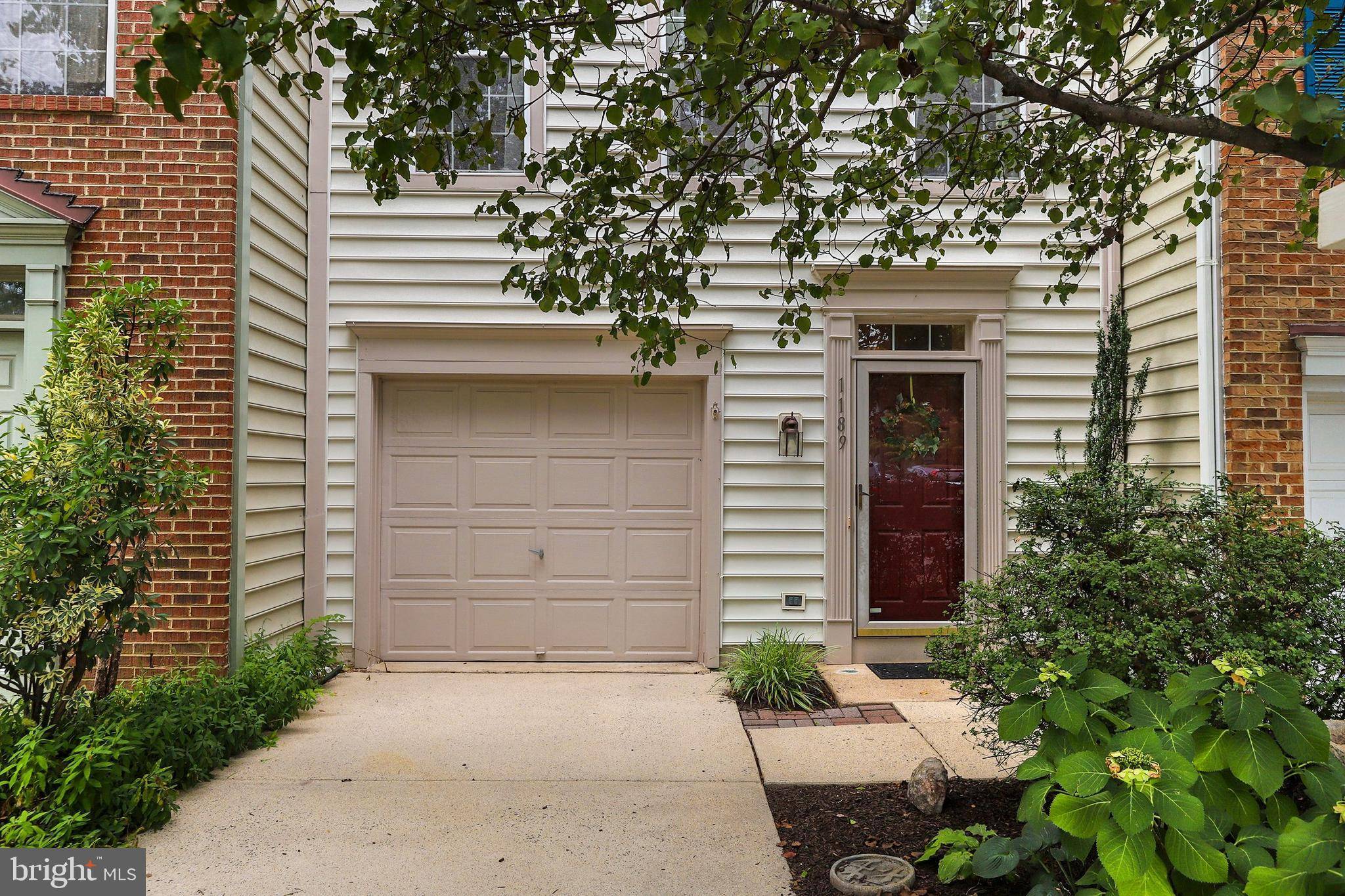 Herndon, VA 20170,1189 CYPRESS TREE PL