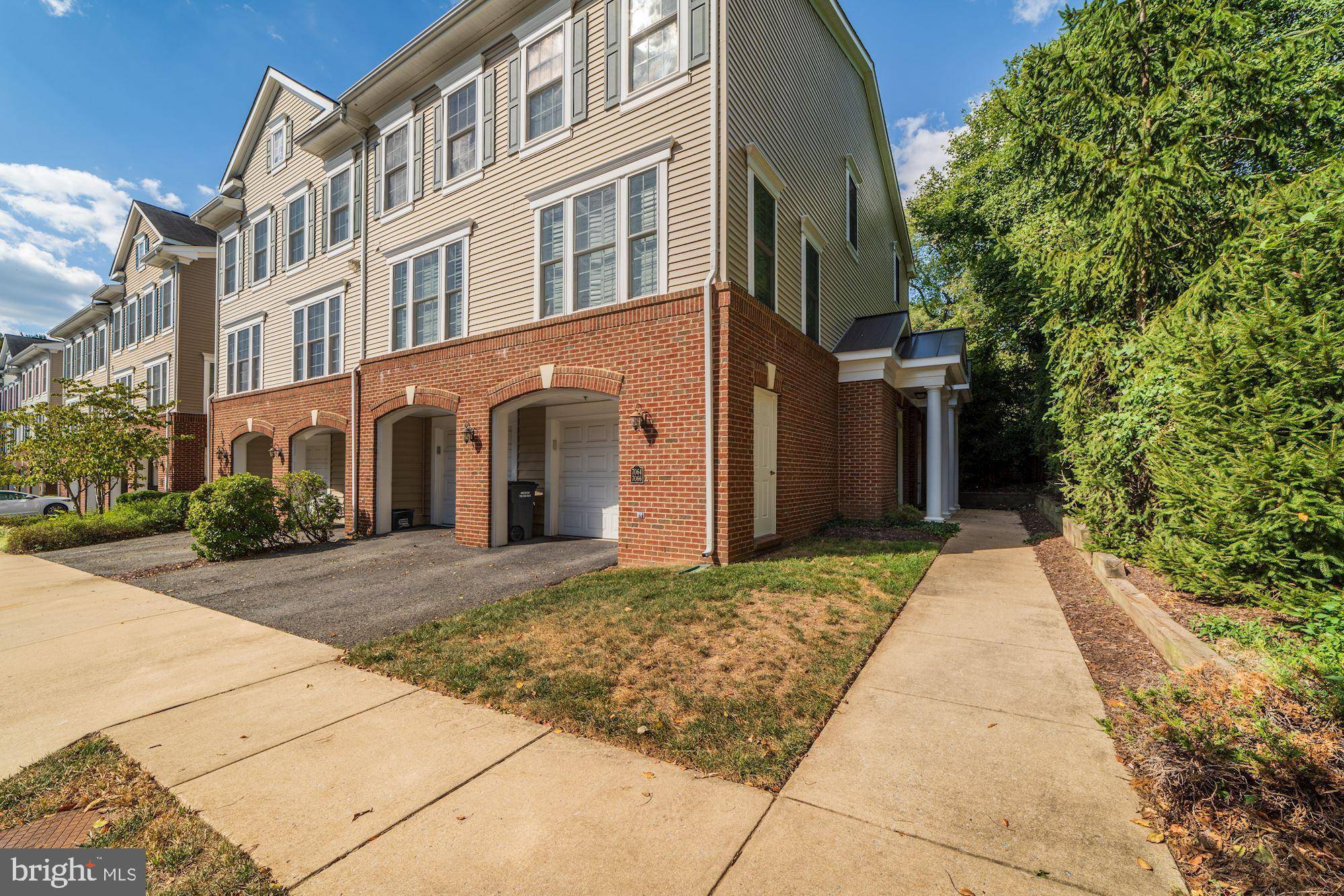 Alexandria, VA 22306,7066 HUNTLEY RUN PL #101A