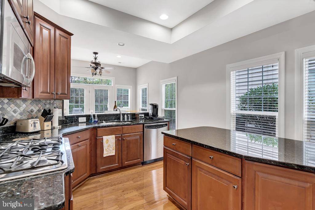 Alexandria, VA 22315,5968 MANORVIEW WAY